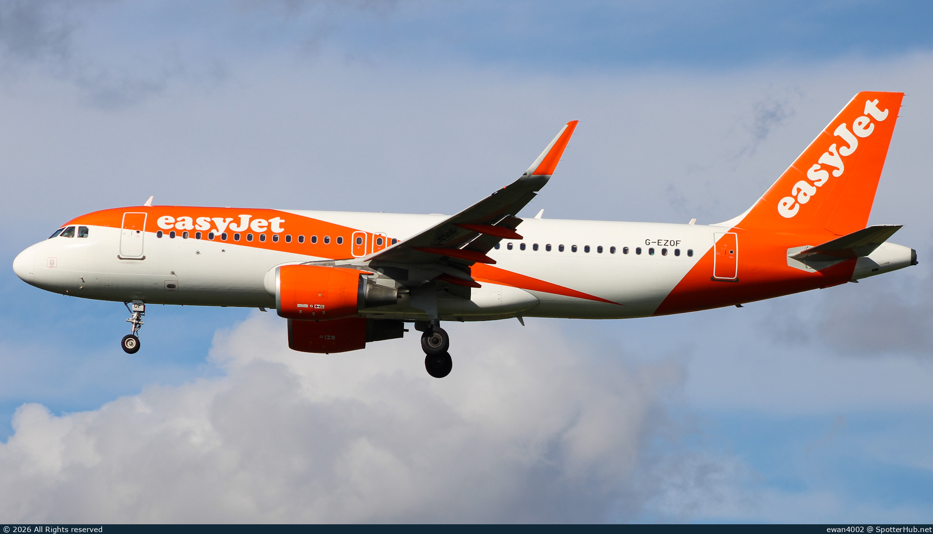 Photo of G-EZOF - Airbus A320-214 operated by easyJet