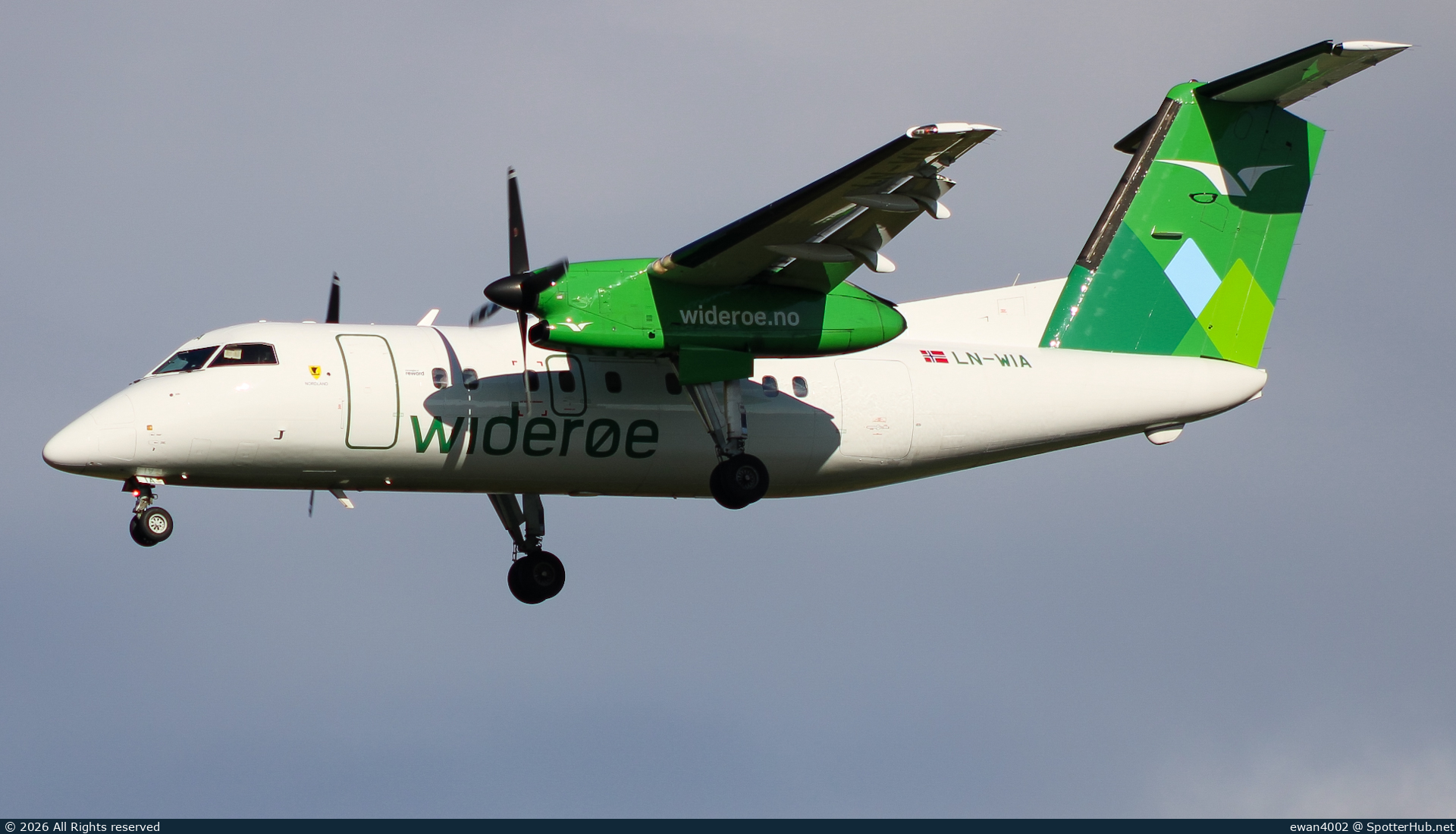 Photo of LN-WIA - Bombardier DHC-8-103 Dash 8 100 operated by Widerøe