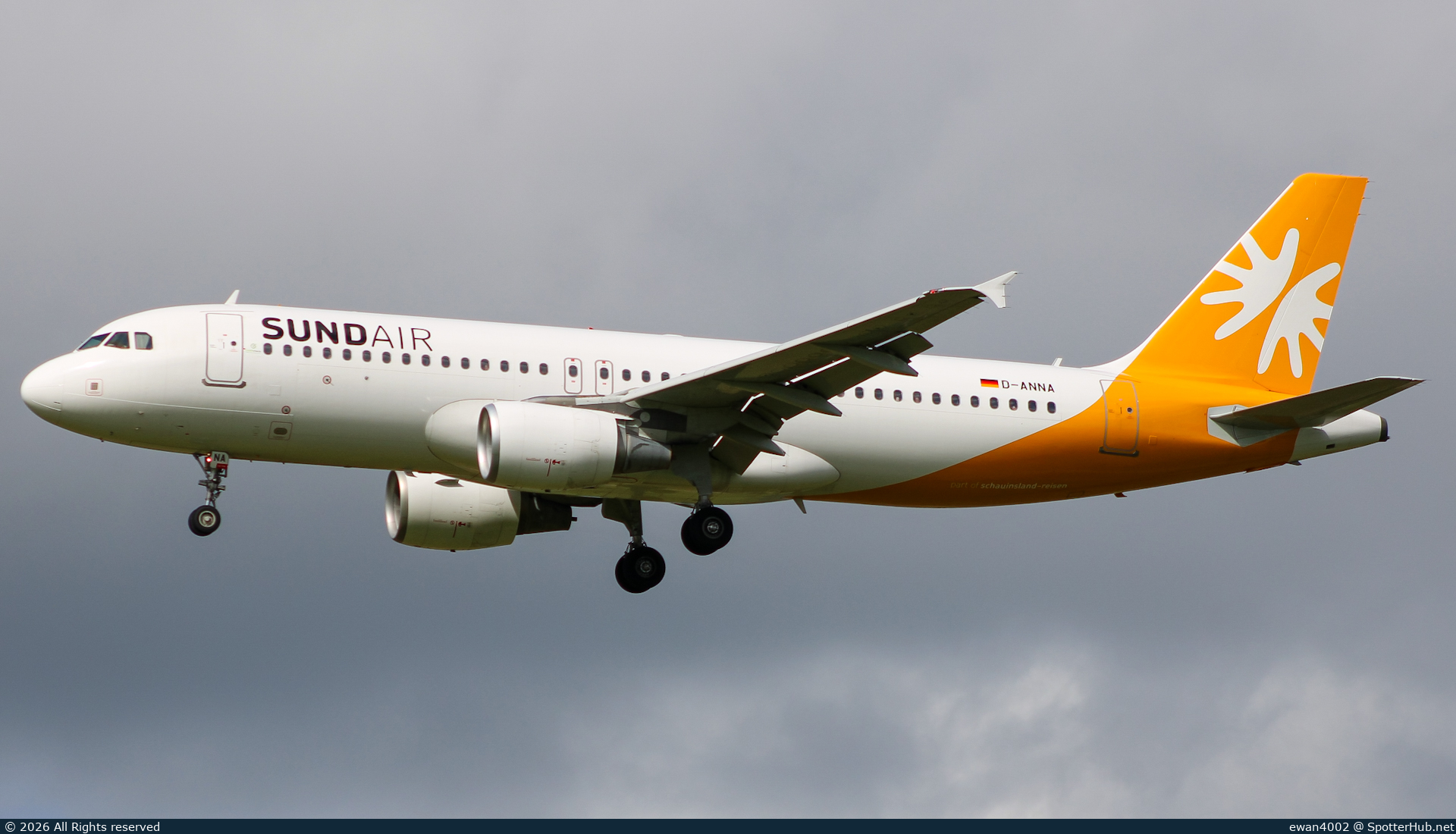 Photo of D-ANNA - Airbus A320-214 operated by Sundair