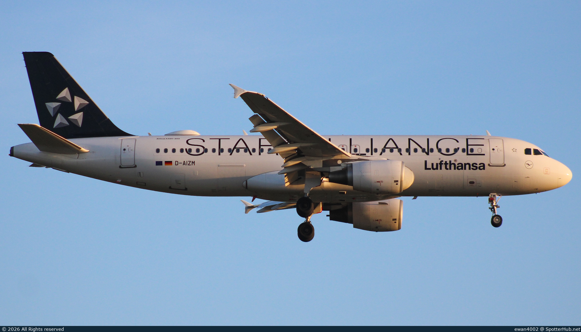 Photo of D-AIZM - Airbus A320-214 operated by Lufthansa