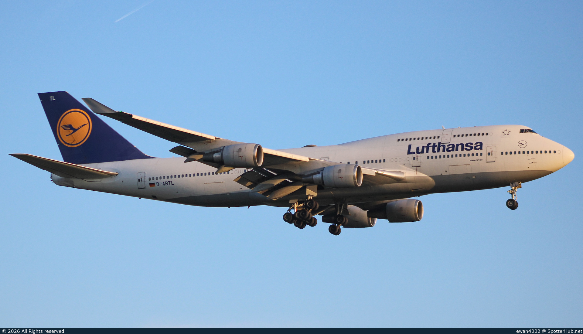 Photo of D-ABTL - Boeing 747-430 operated by Lufthansa
