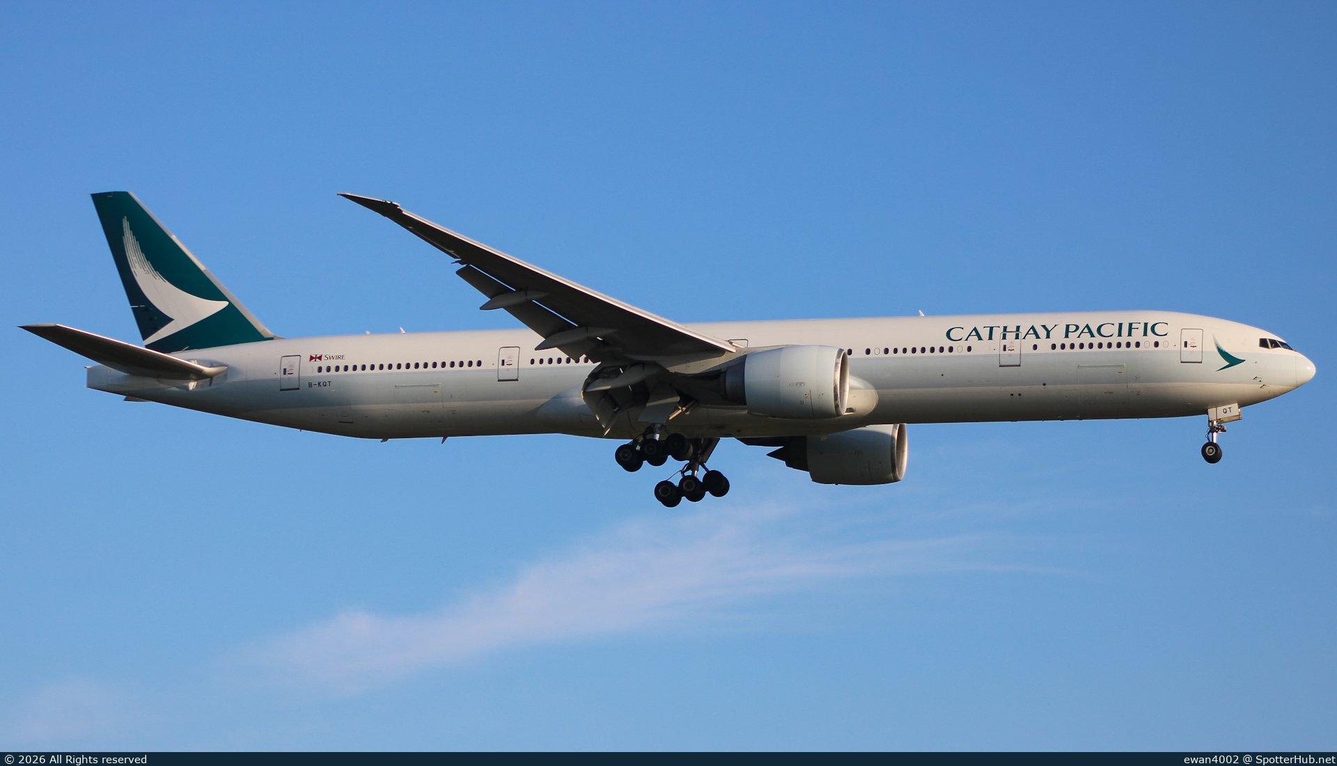 Photo of B-KQT - Boeing 777-367(ER) operated by Cathay Pacific Airways