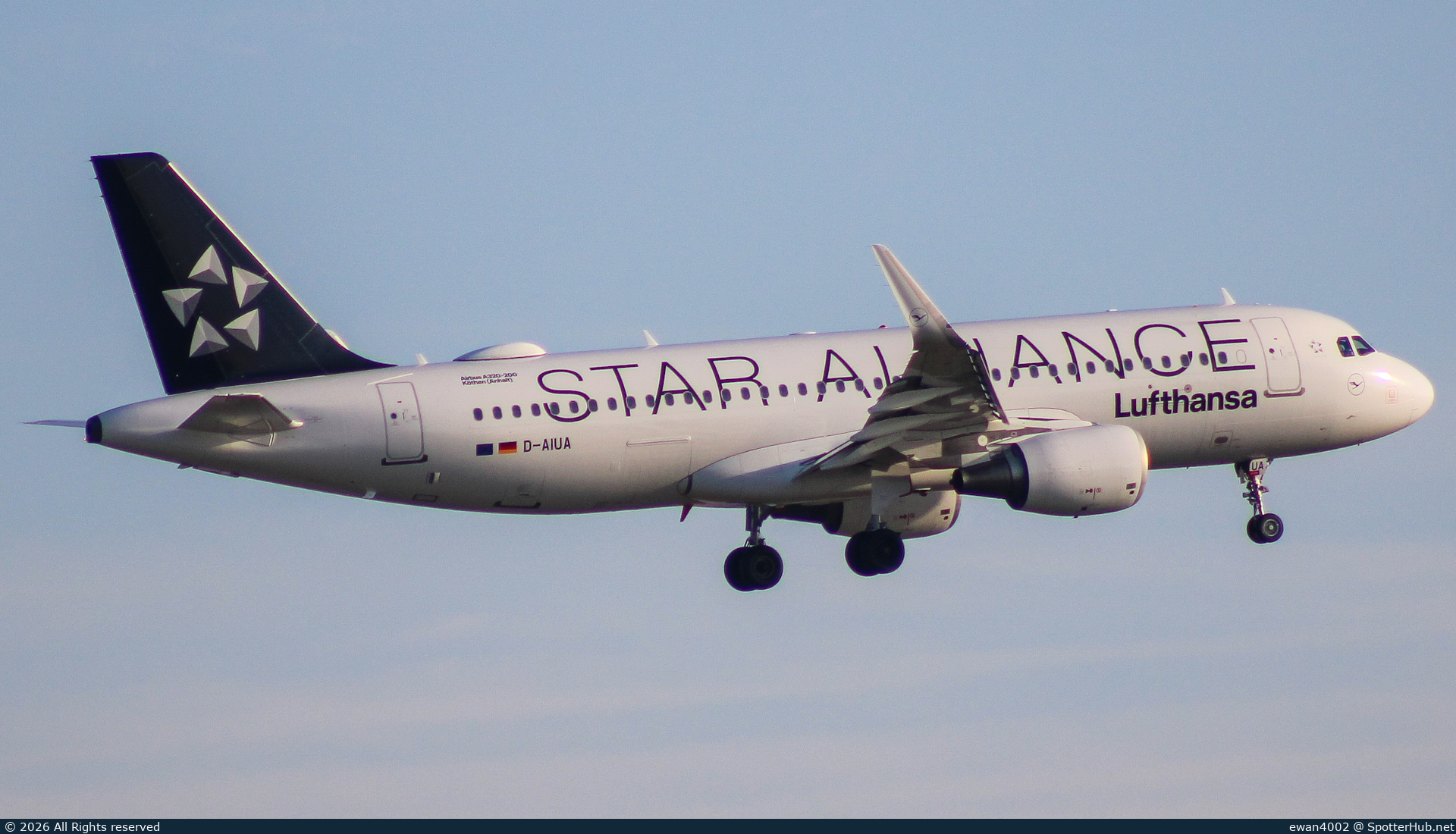 Photo of D-AIUA - Airbus A320-214 operated by Lufthansa
