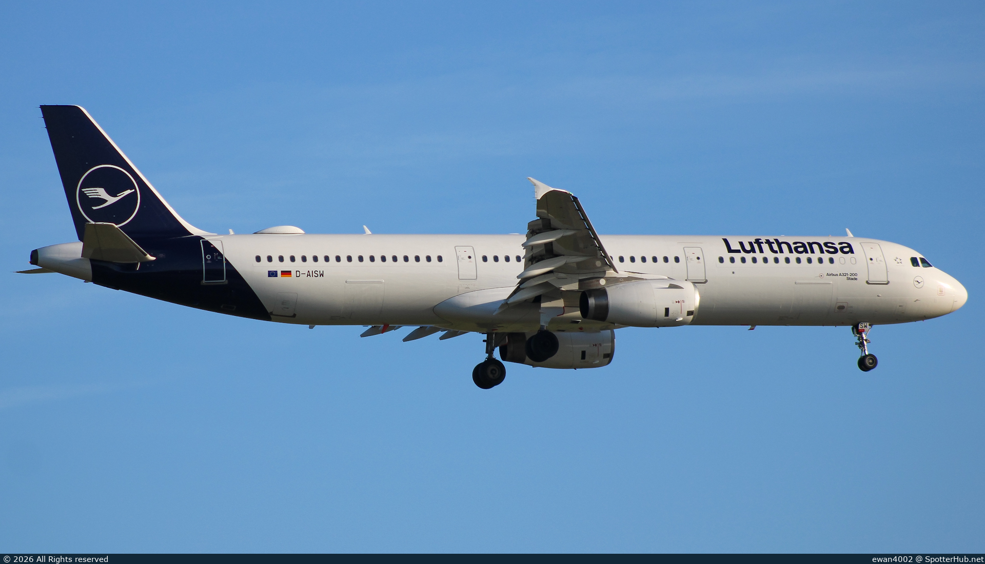 Photo of D-AISW - Airbus A321-231 operated by Lufthansa