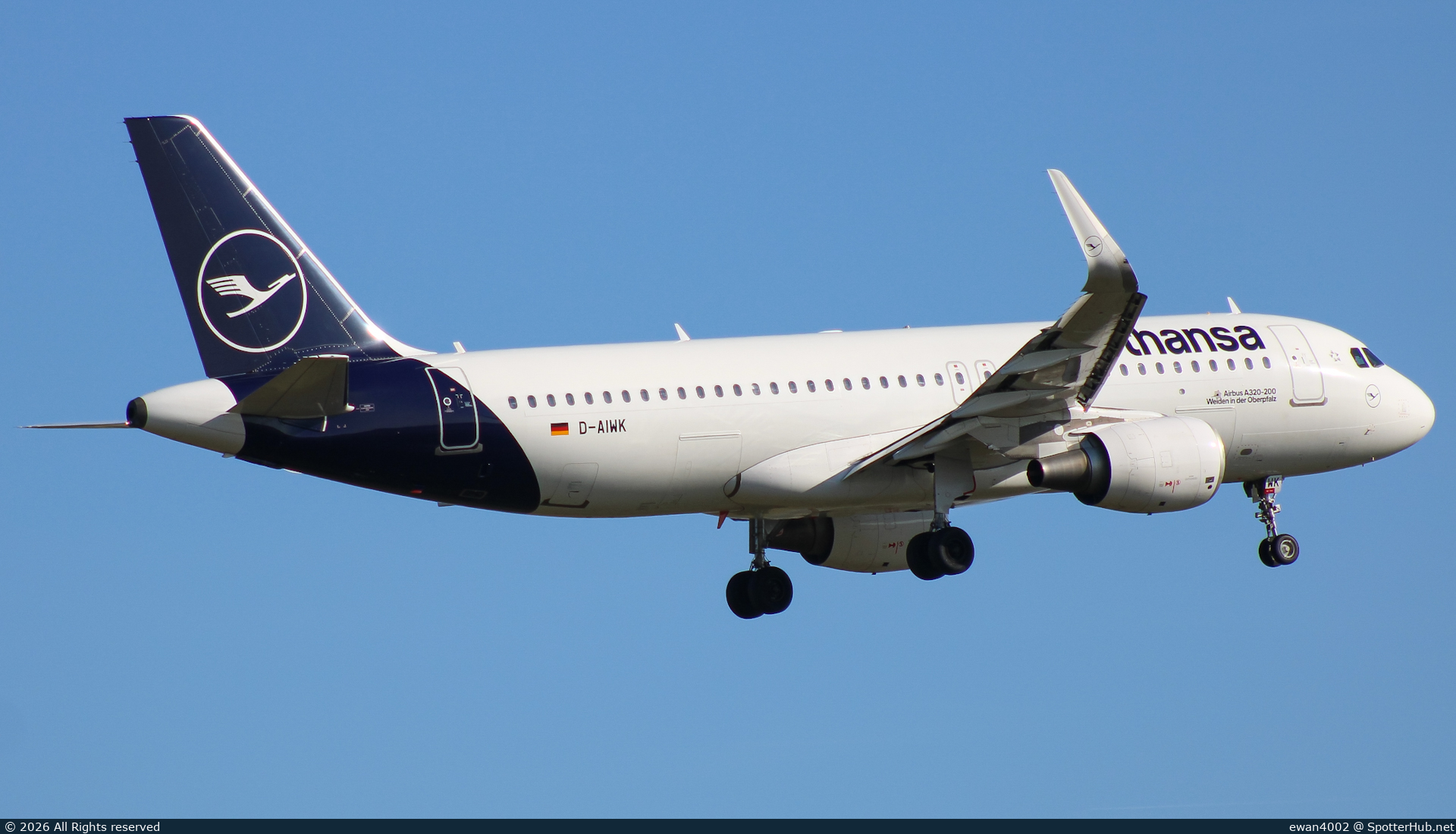 Photo of D-AIWK - Airbus A320-214 operated by Lufthansa