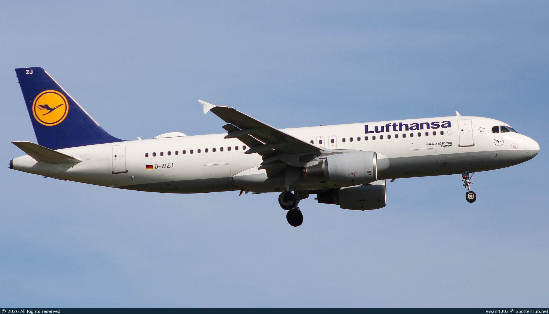 Photo of D-AIZJ - Airbus A320-214 operated by Lufthansa