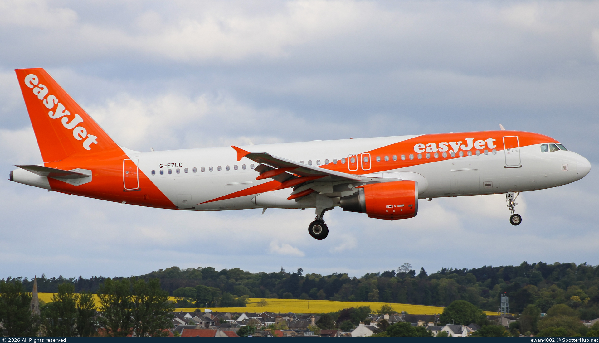 Photo of G-EZUC - Airbus A320-214 operated by easyJet