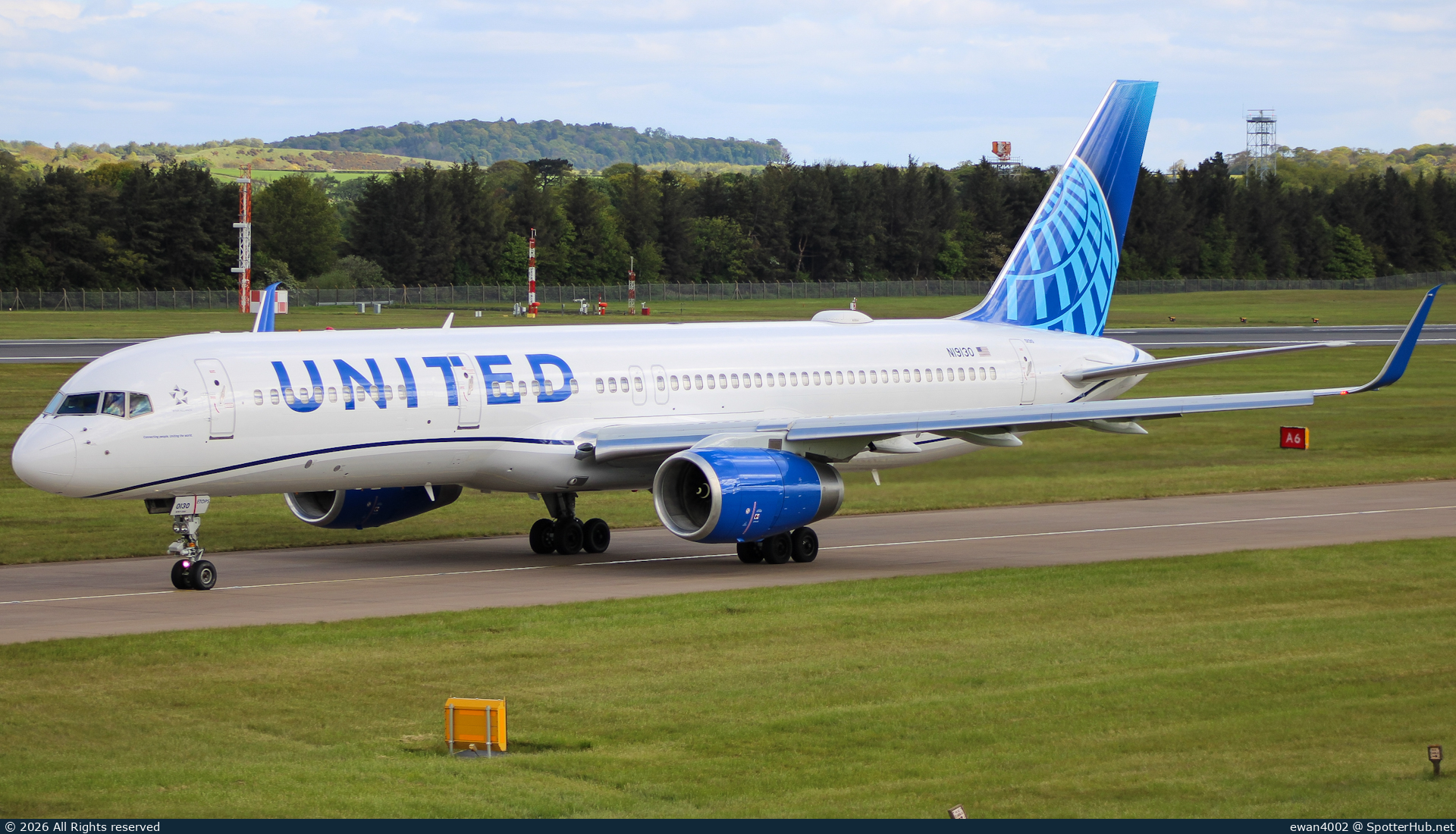 Photo of N19130 - Boeing 757-224 operated by United Airlines