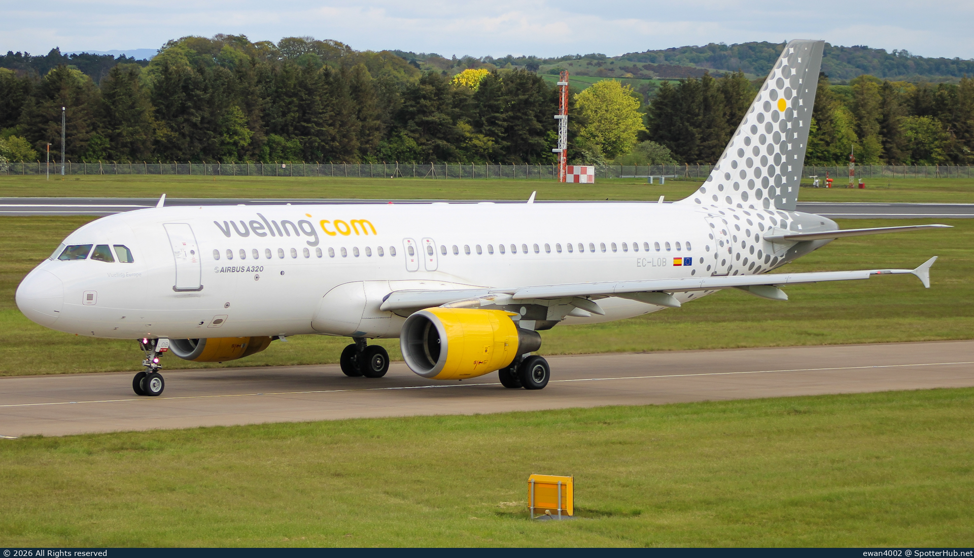 Photo of EC-LOB - Airbus A320-214 operated by Vueling