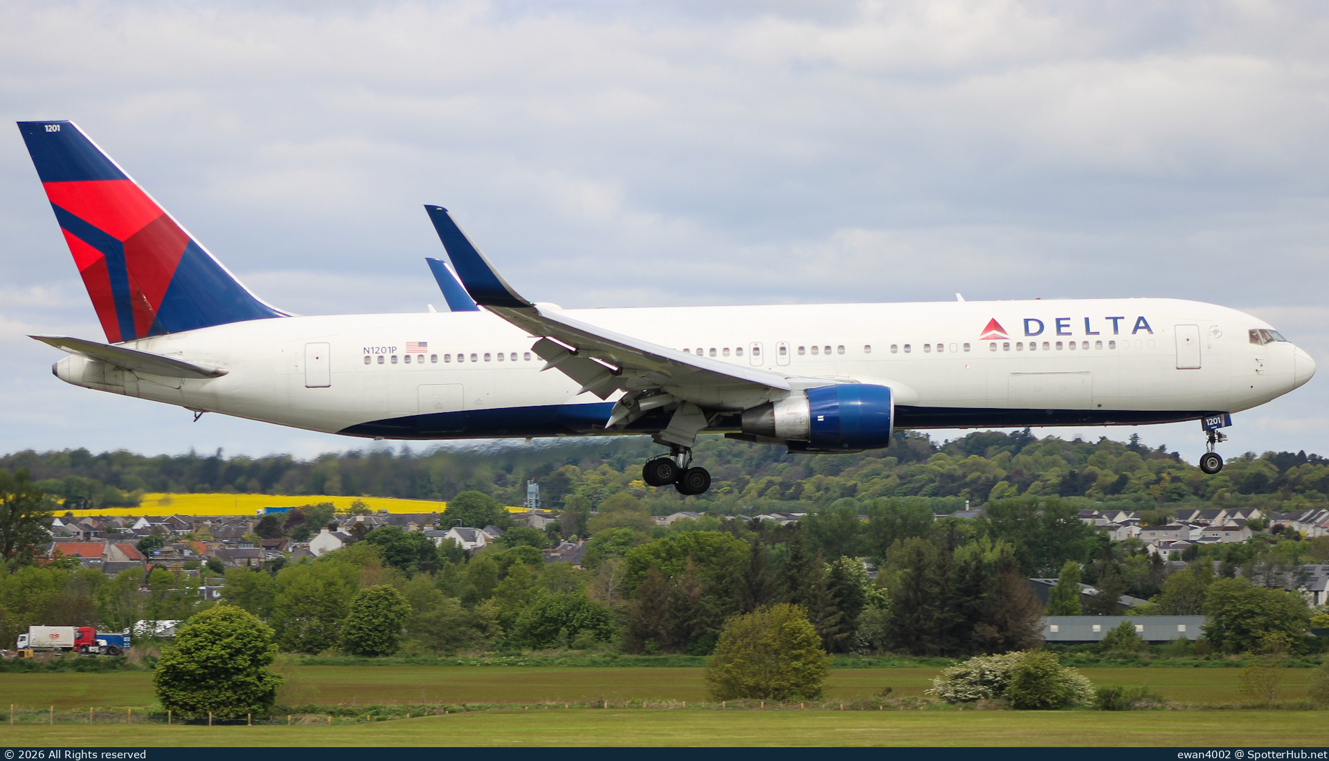 Photo of N1201P - Boeing 767-332(ER) operated by Delta Air Lines