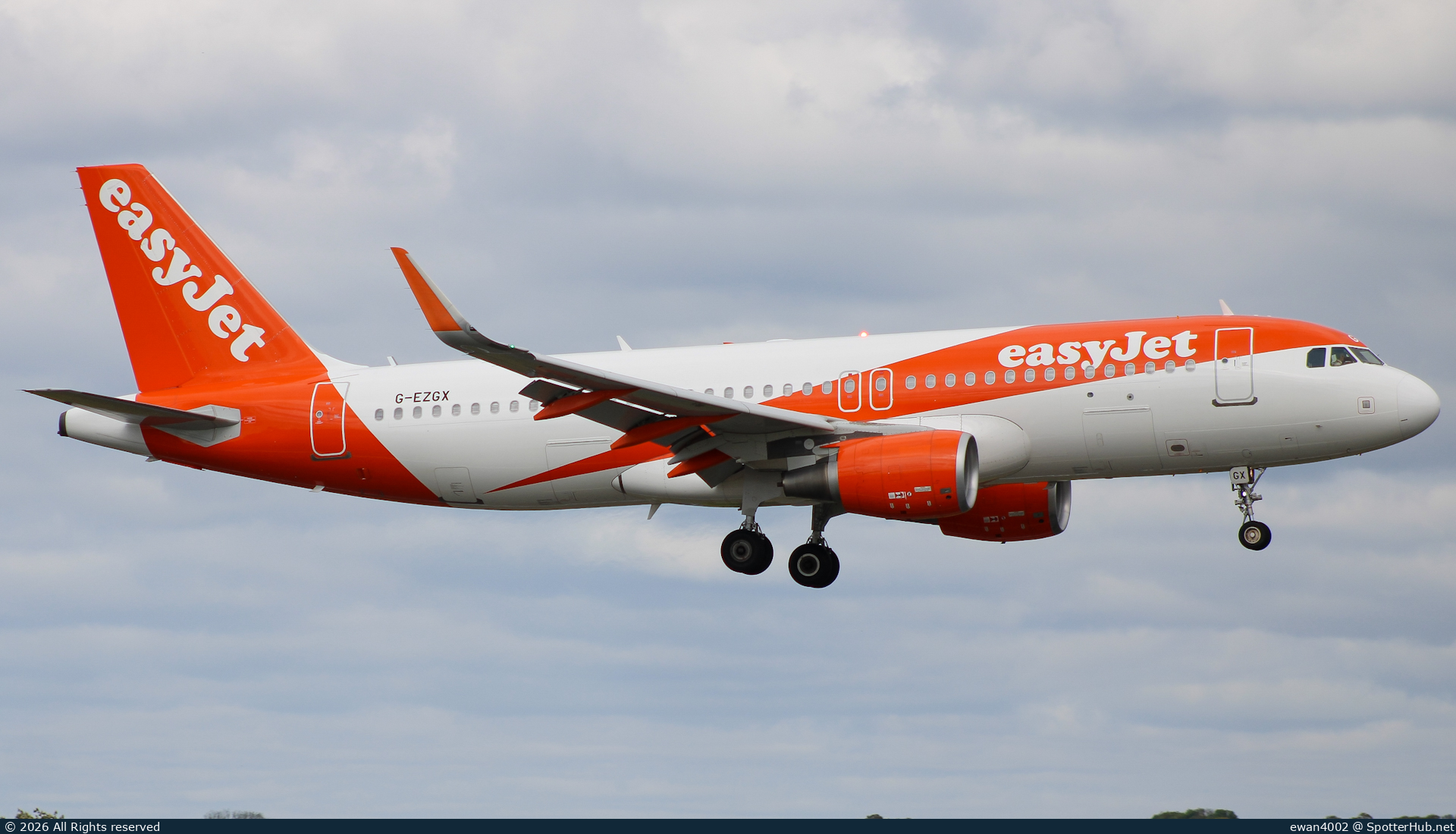 Photo of G-EZGX - Airbus A320-214 operated by easyJet
