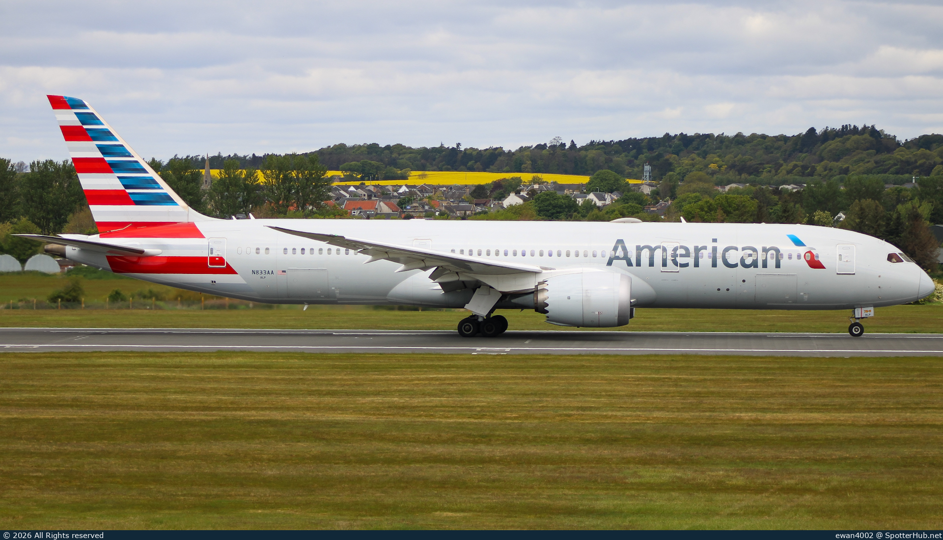 Photo of N833AA - Boeing 787-9 Dreamliner operated by American Airlines