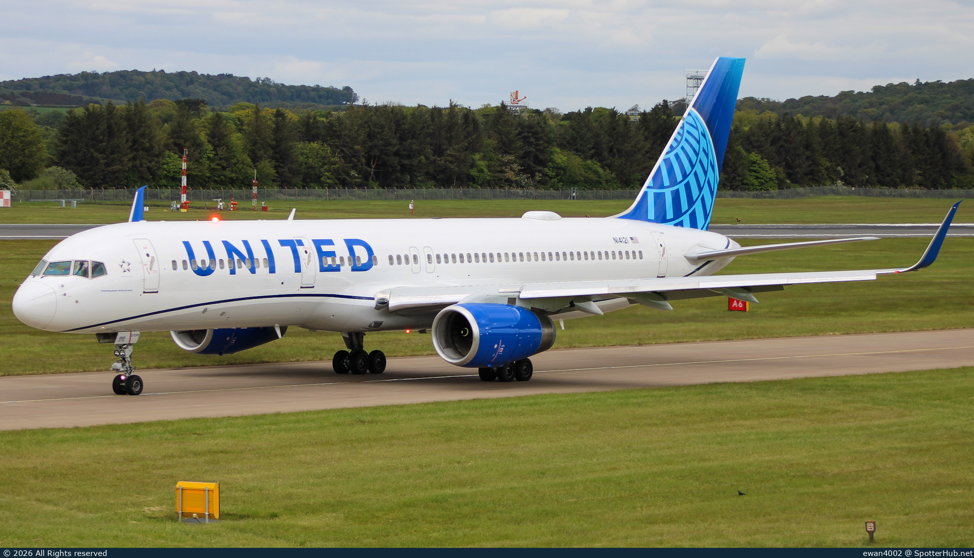 Photo of N14121 - Boeing 757-224 operated by United Airlines