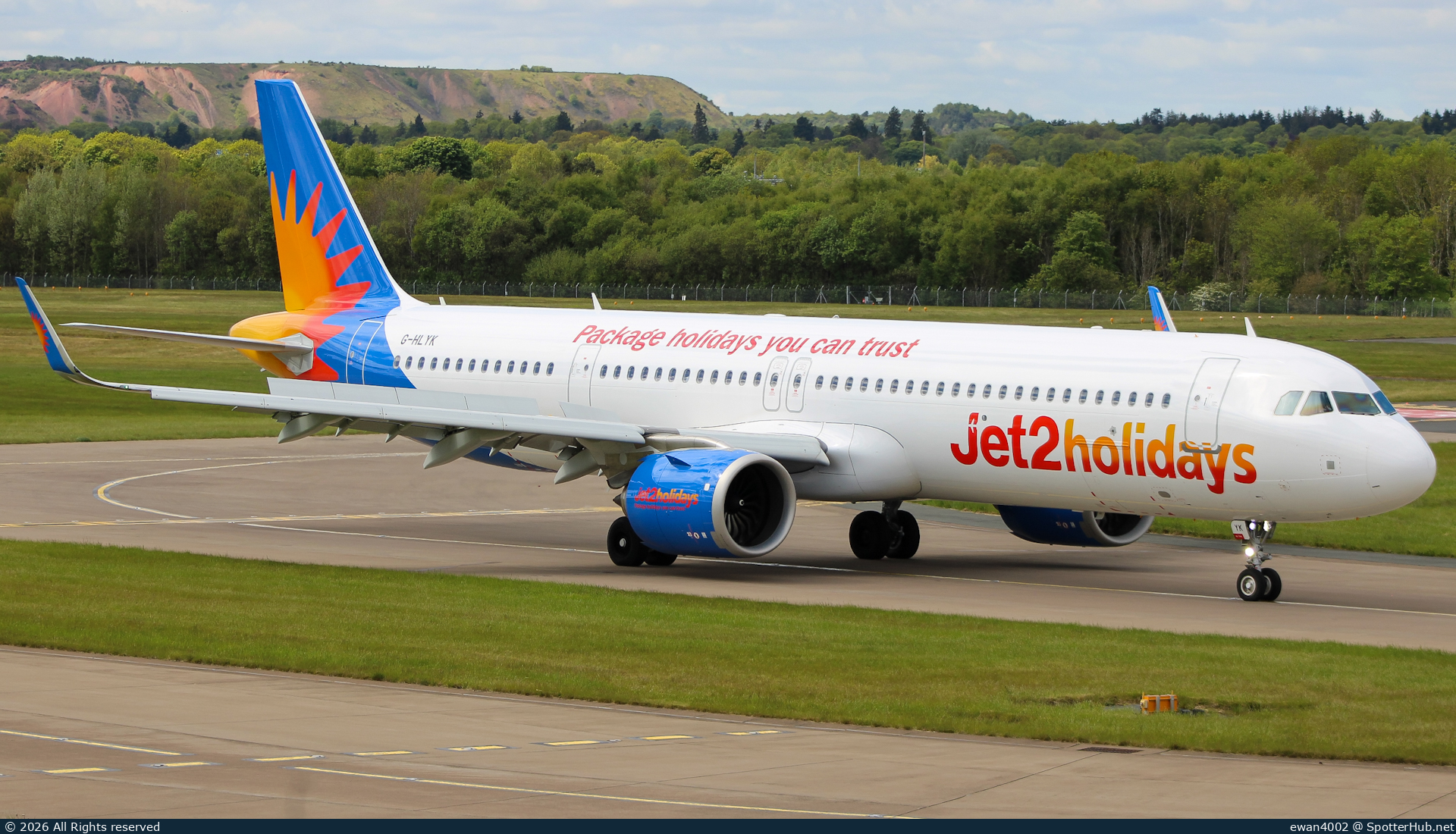 Photo of G-HLYK - Airbus A321-251NX operated by Jet2