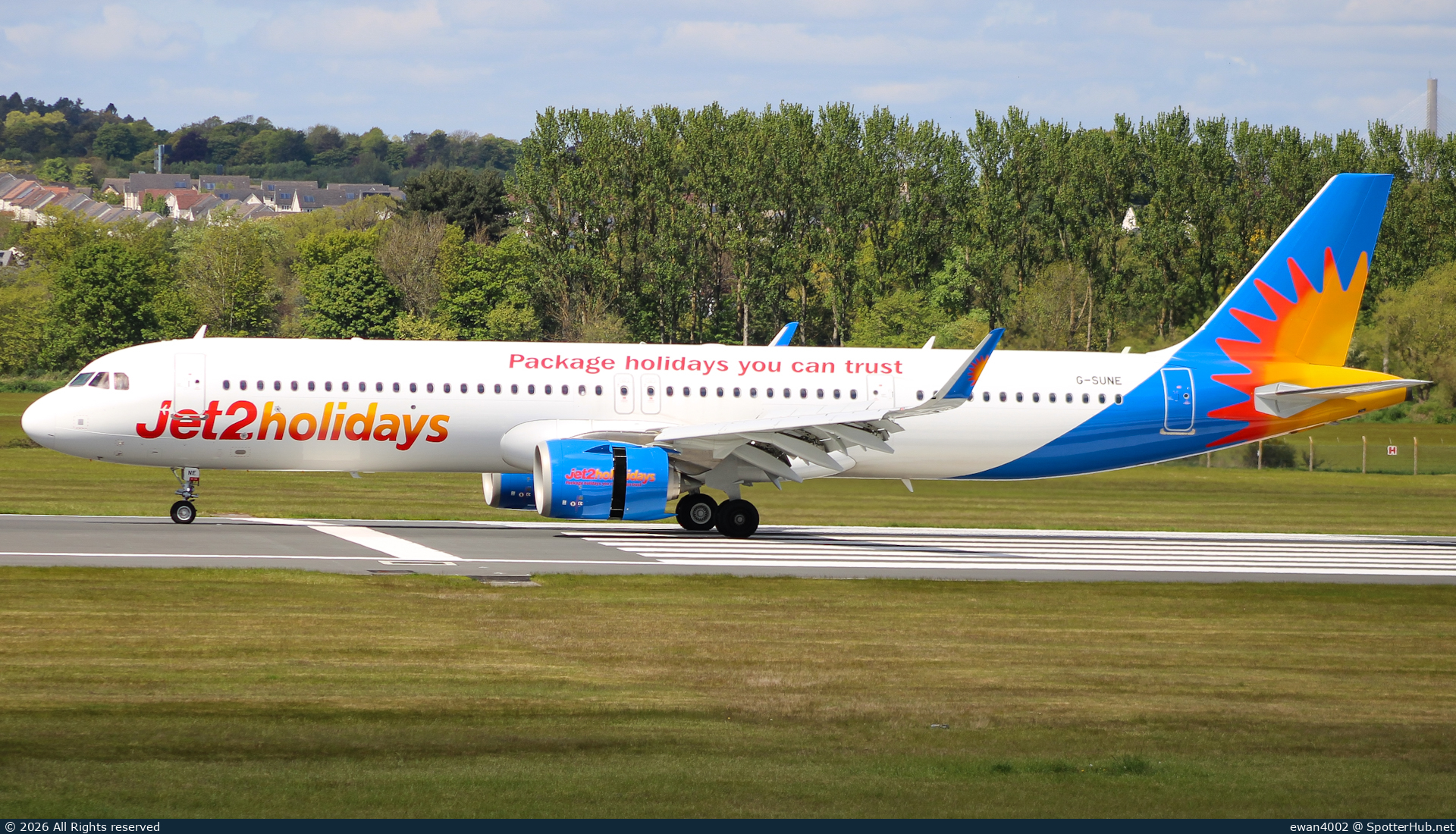 Photo of G-SUNE - Airbus A321-251NX operated by Jet2