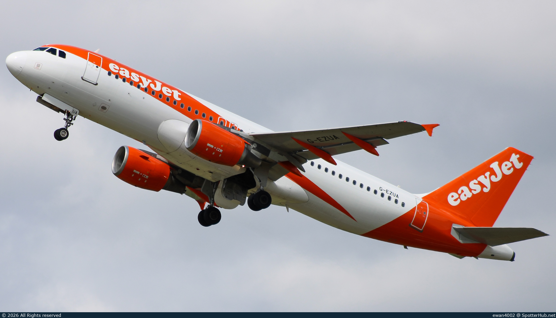 Photo of G-EZUA - Airbus A320-214 operated by easyJet