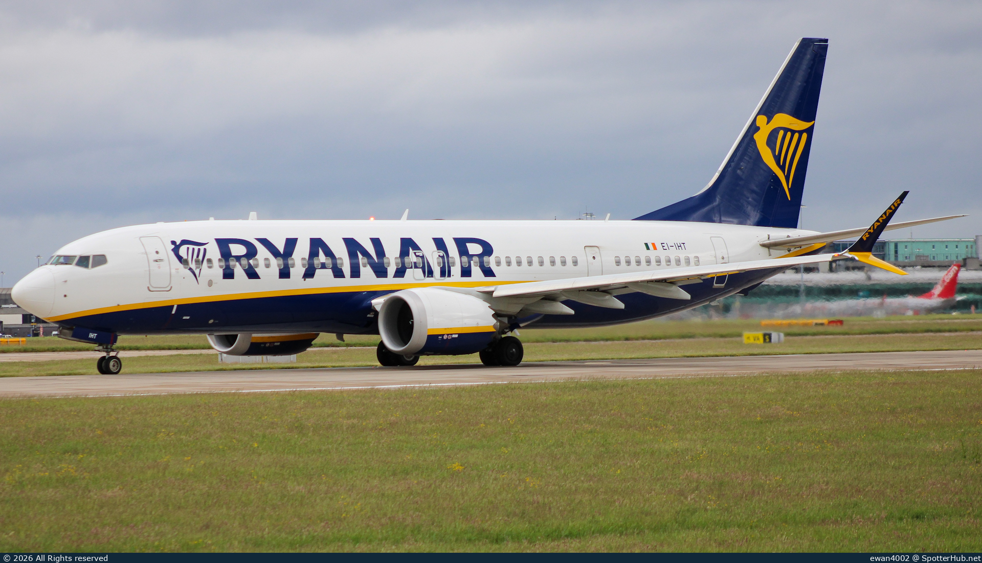 Photo of EI-IHT - Boeing 737 MAX 8-200 operated by Ryanair