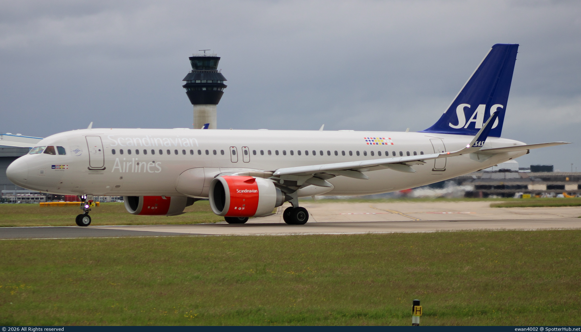 Photo of EI-SIE - Airbus A320-251N operated by SAS Connect