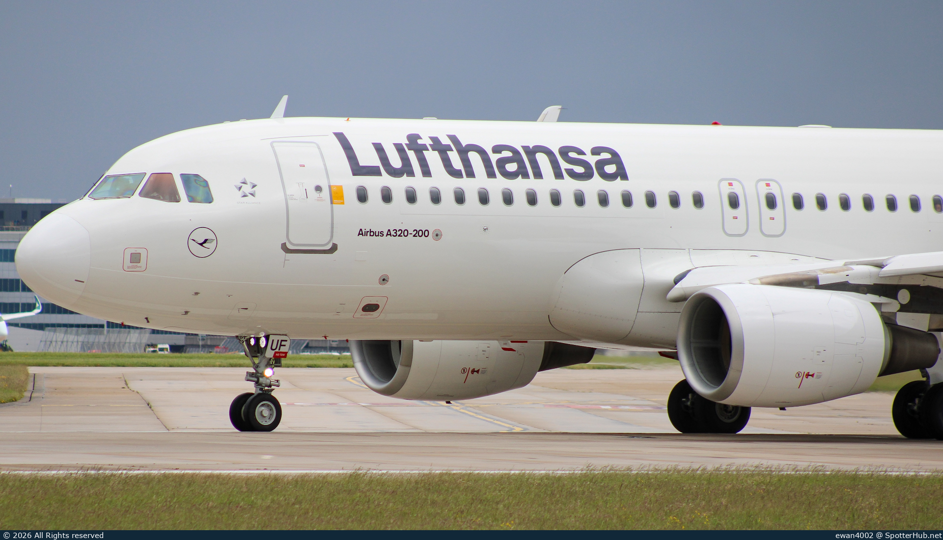 Photo of D-AIUF - Airbus A320-214 operated by Lufthansa