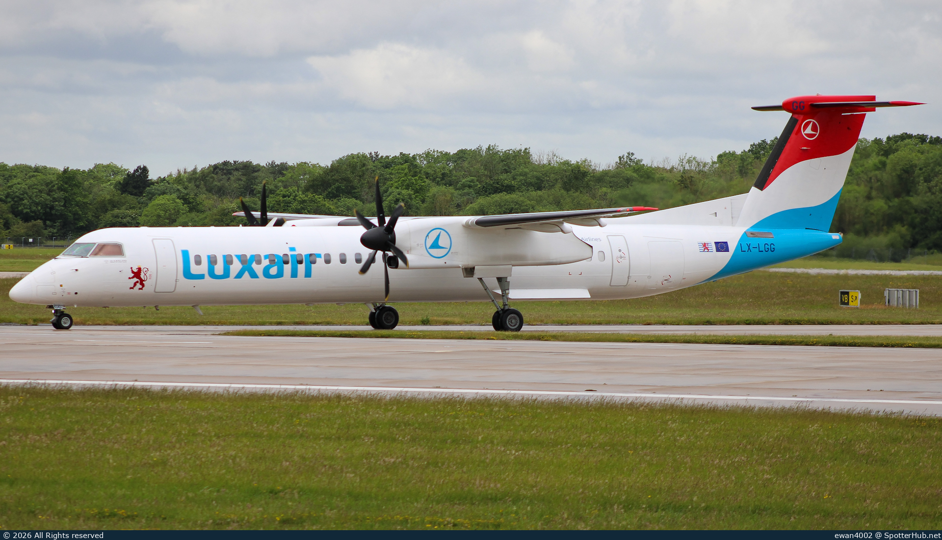 Photo of LX-LGG - Bombardier DHC-8-402 Dash 8 Q400 operated by Luxair