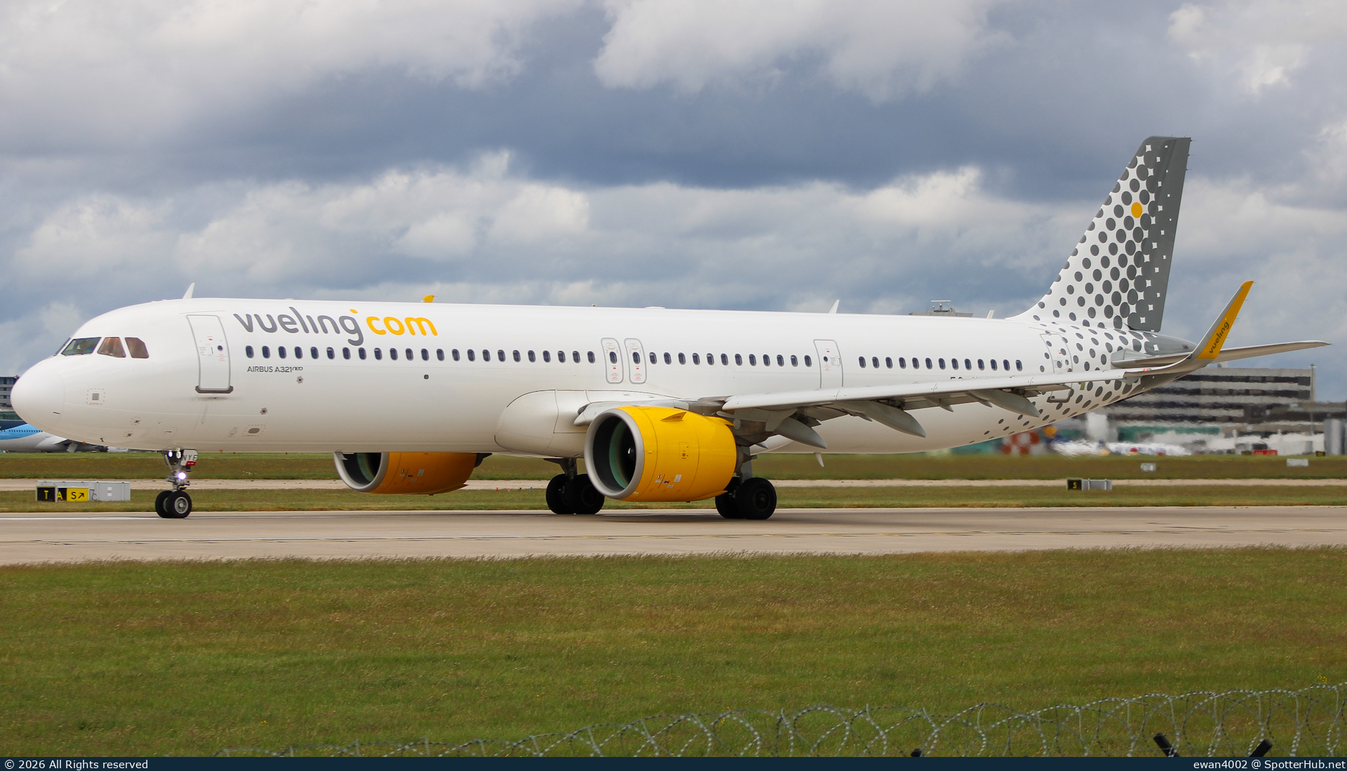 Photo of EC-NYE - Airbus A321-271NX operated by Vueling