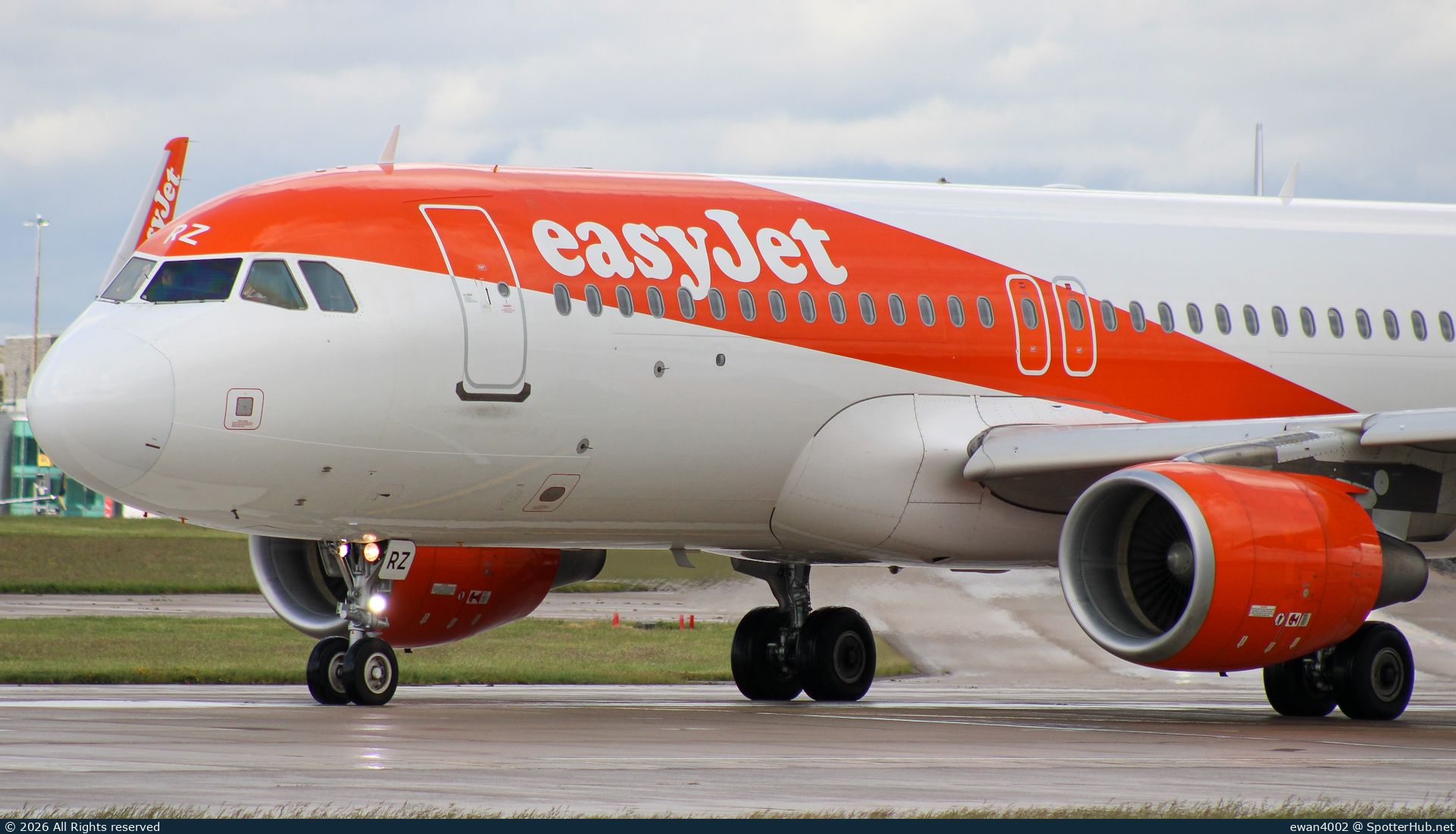 Photo of G-EZRZ - Airbus A320-214 operated by easyJet
