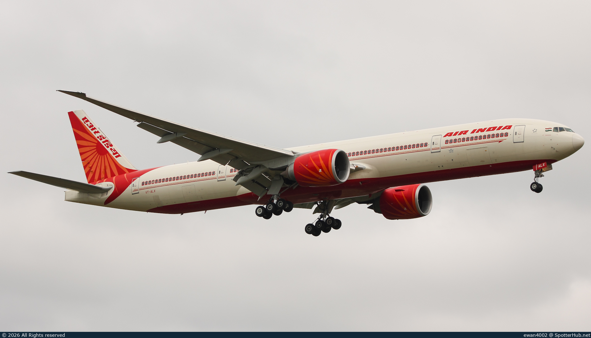 Photo of VT-ALX - Boeing 777-337(ER) operated by Air India