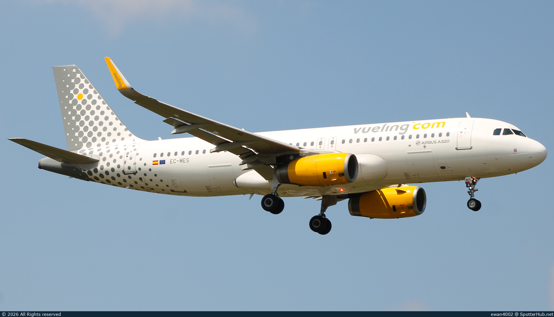 Photo of EC-MES - Airbus A320-232 operated by Vueling