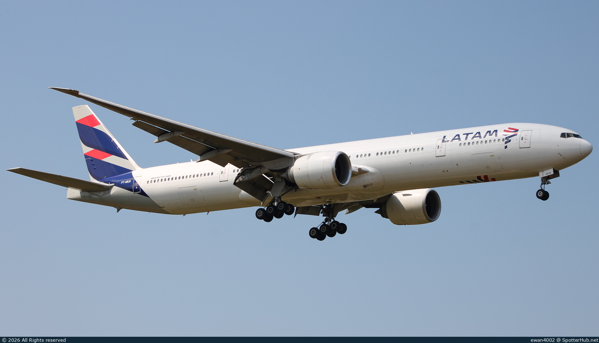 Photo of PT-MUA - Boeing 777-32W(ER) operated by LATAM Airlines Brasil