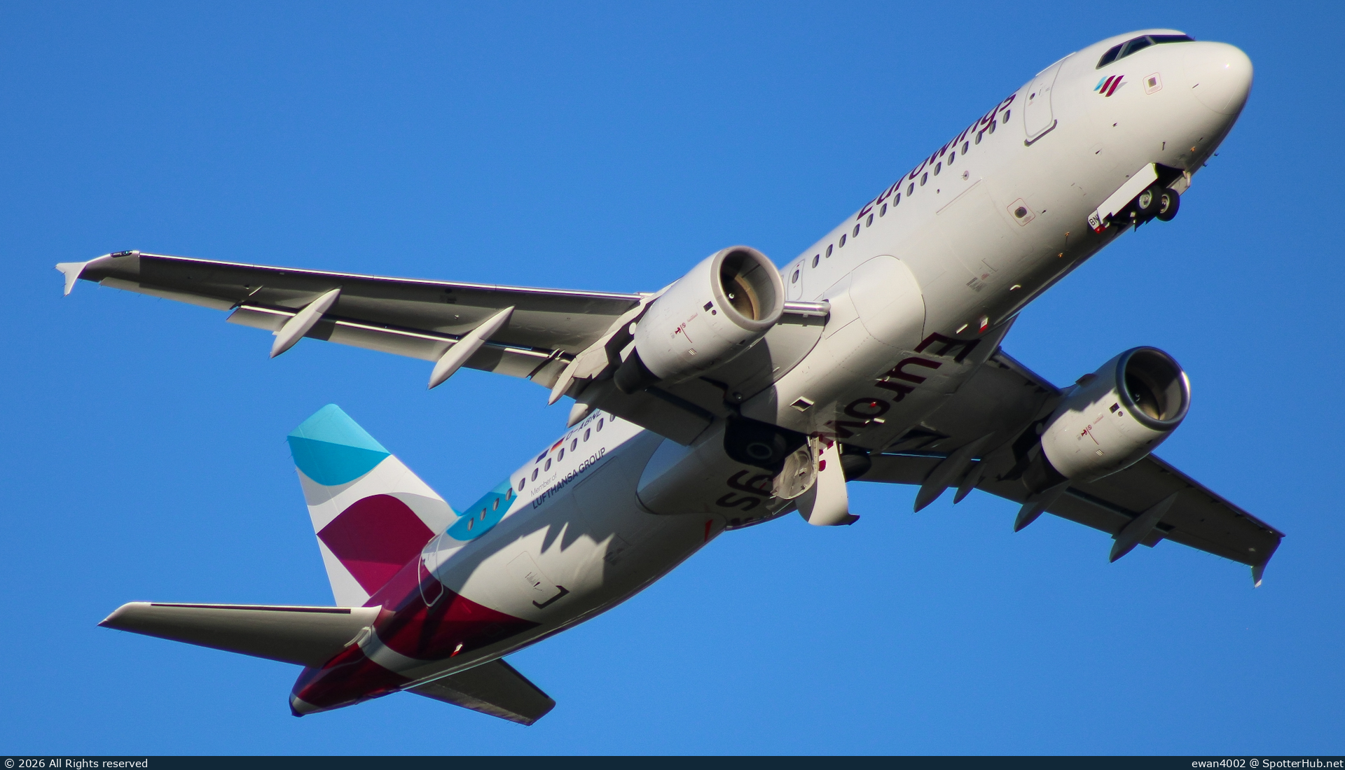 Photo of D-ABNL - Airbus A320-214 operated by Eurowings