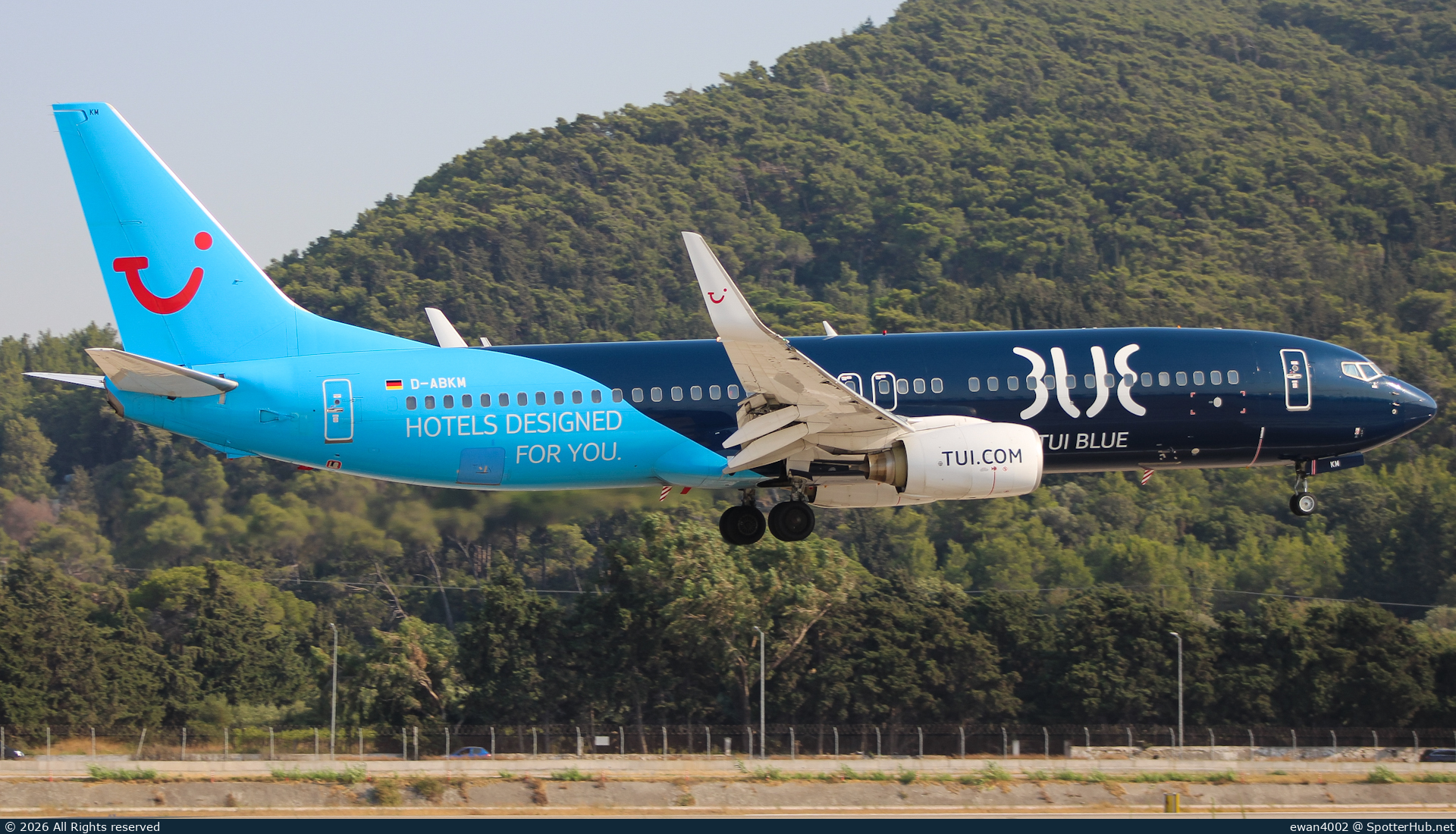 Photo of D-ABKM - Boeing 737-86J operated by TUIfly