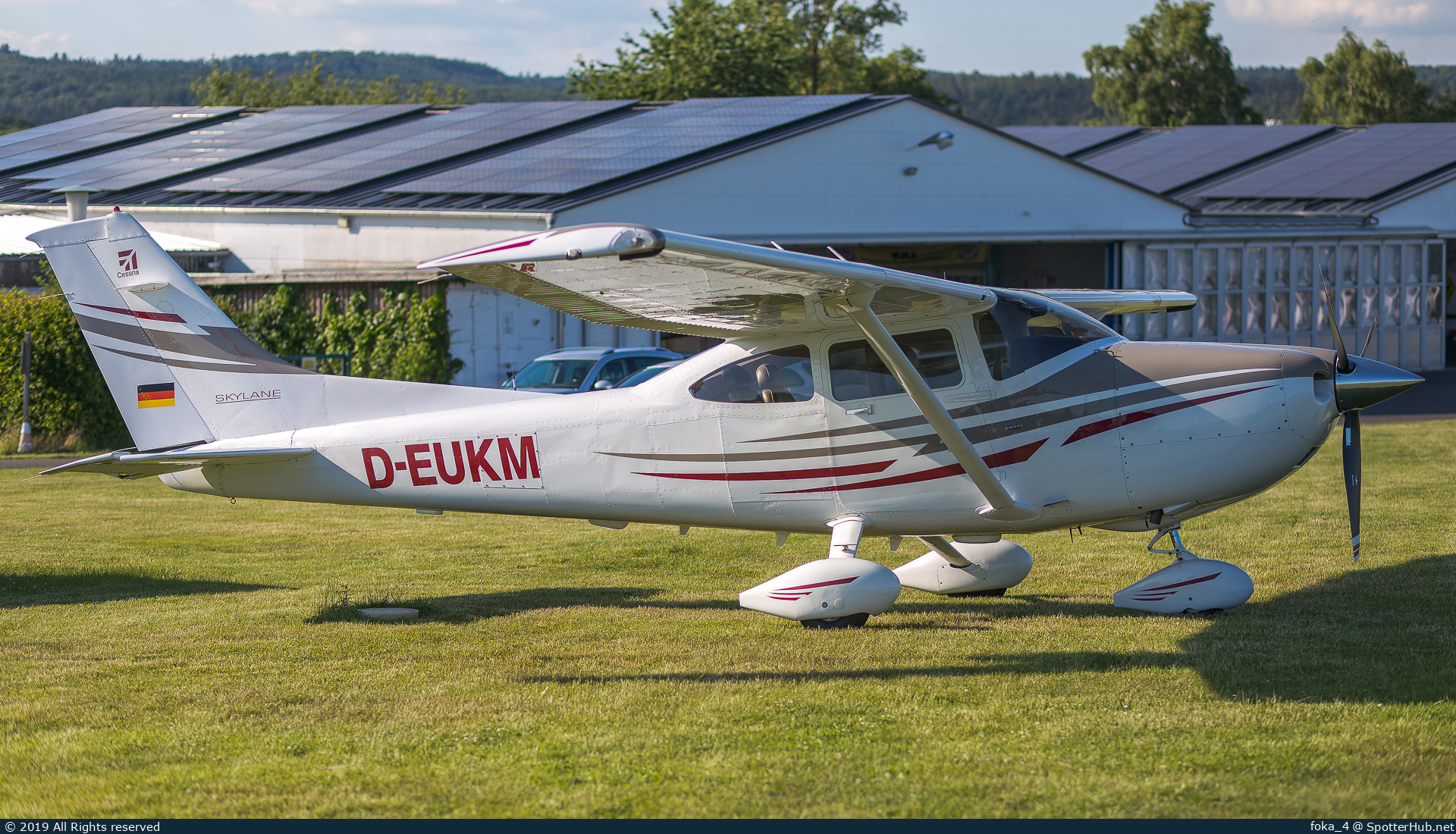 Photo of D-EUKM - Cessna 182T Skylane operated by Private