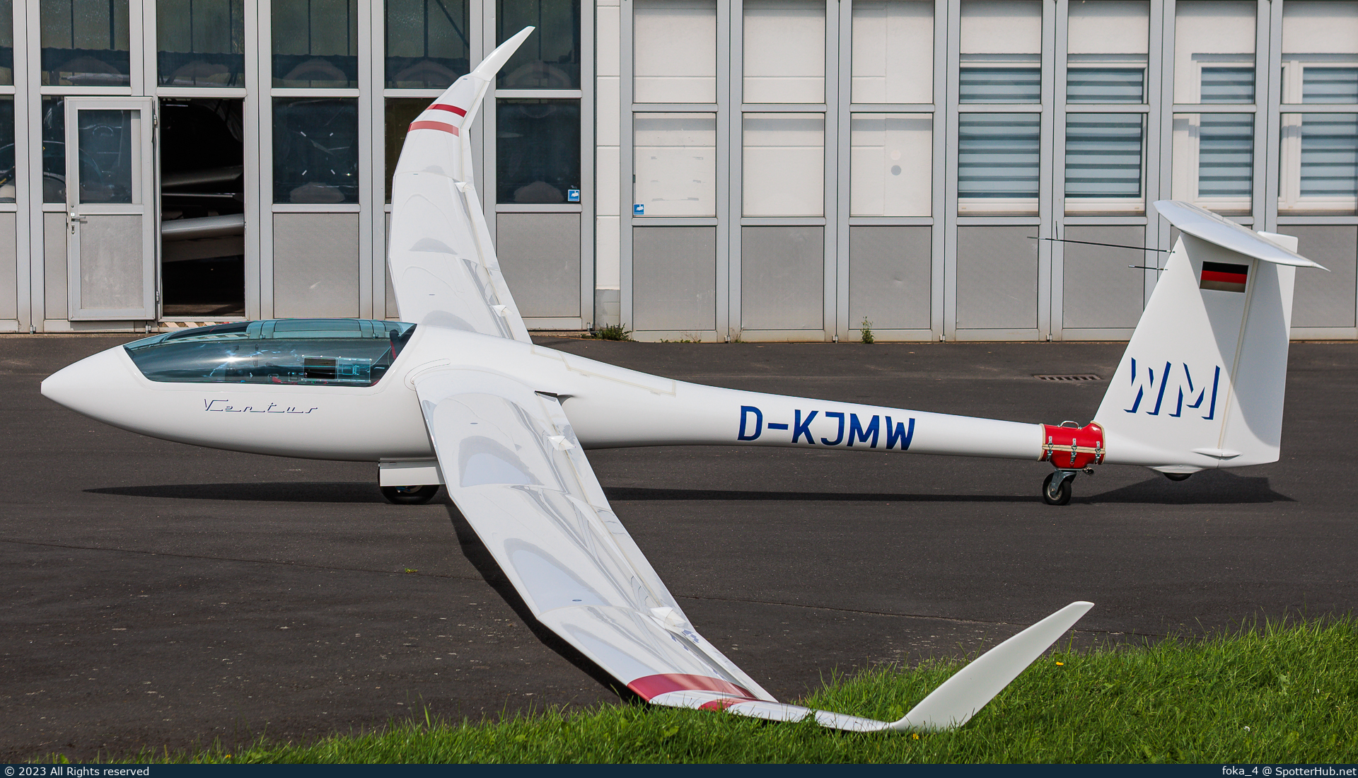Photo of D-KJMW - Schempp-Hirth Ventus 3T operated by Private