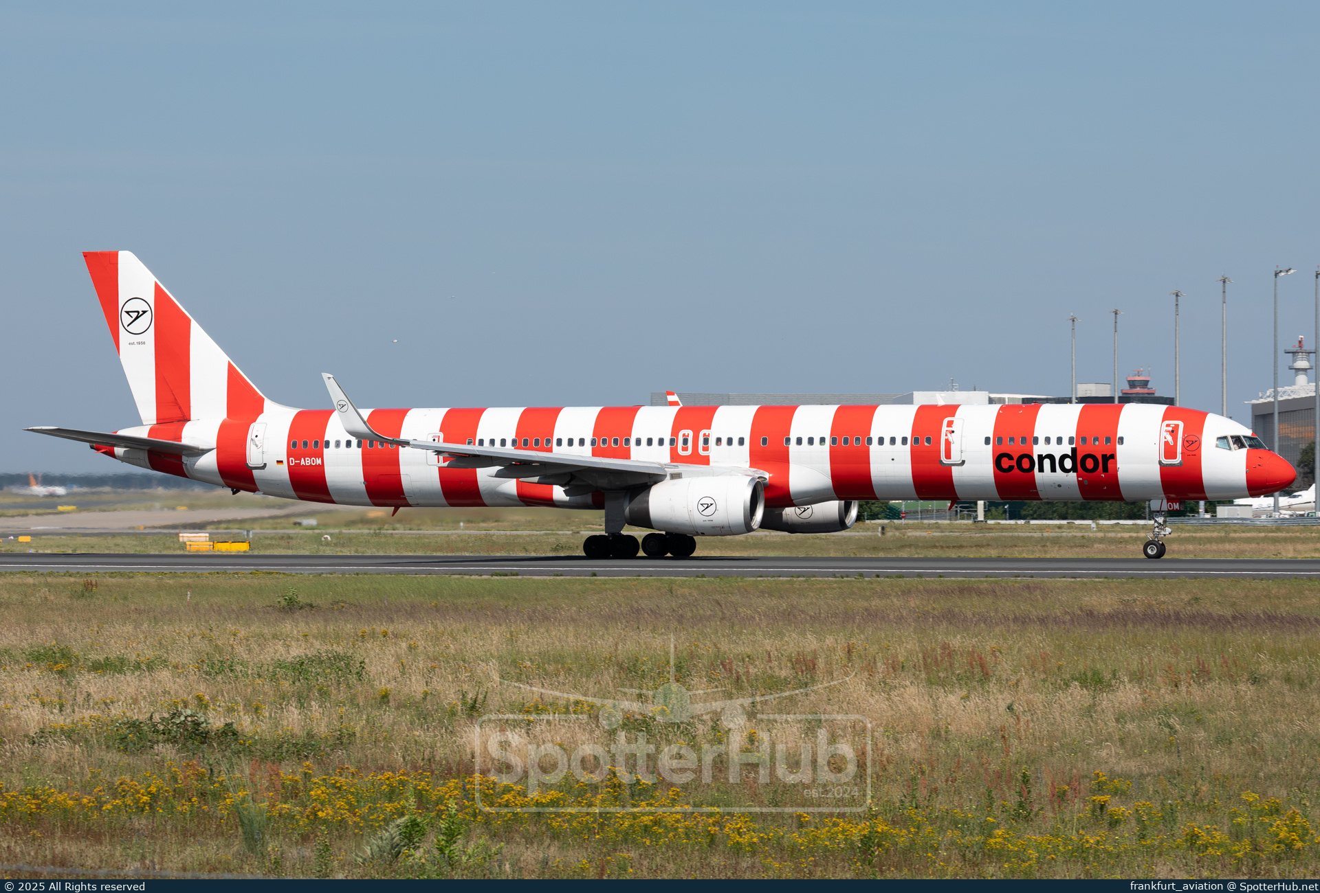 Photo of D-ABOM - Boeing 757-330 operated by Condor