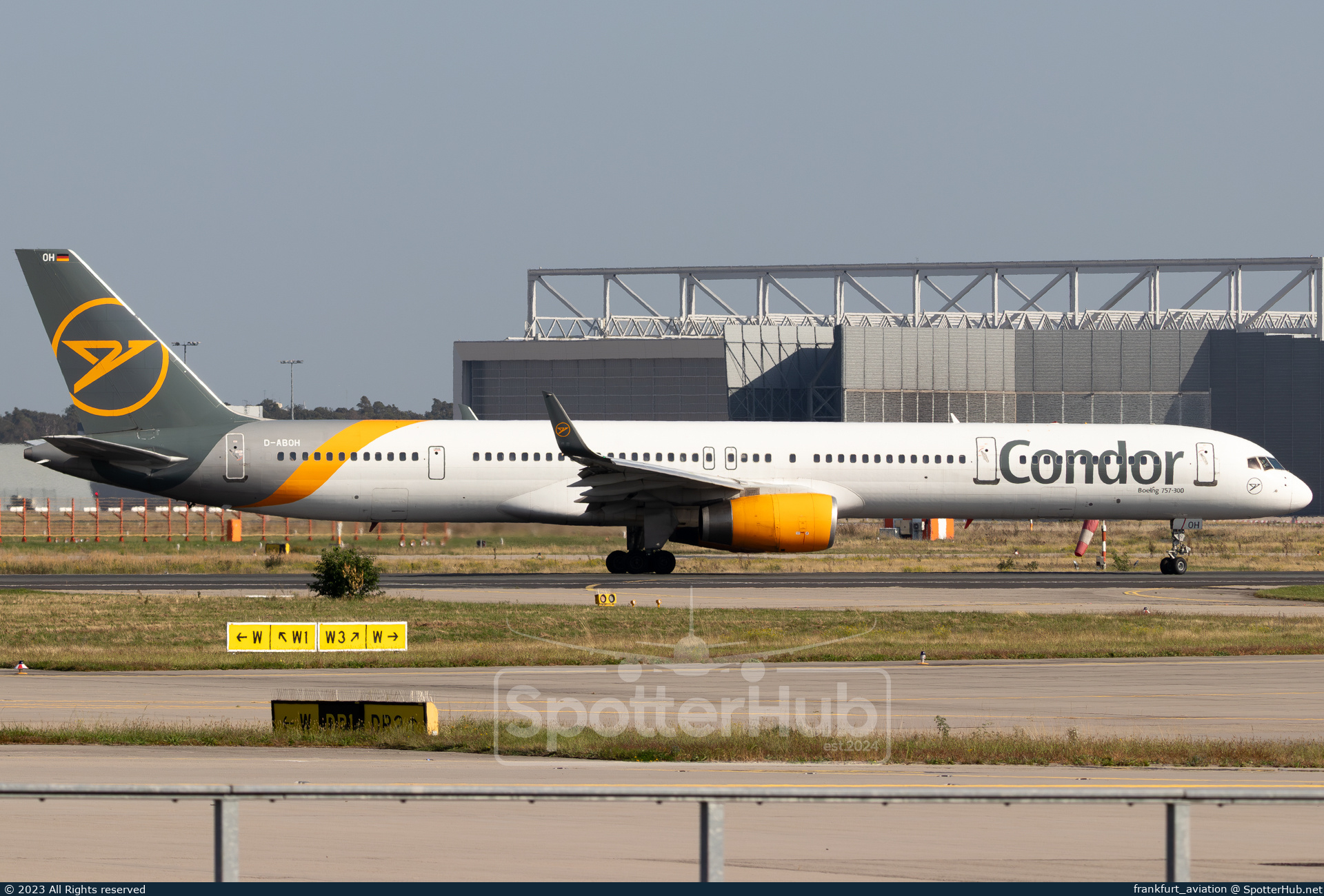 Photo of D-ABOH - Boeing 757-330 operated by Condor
