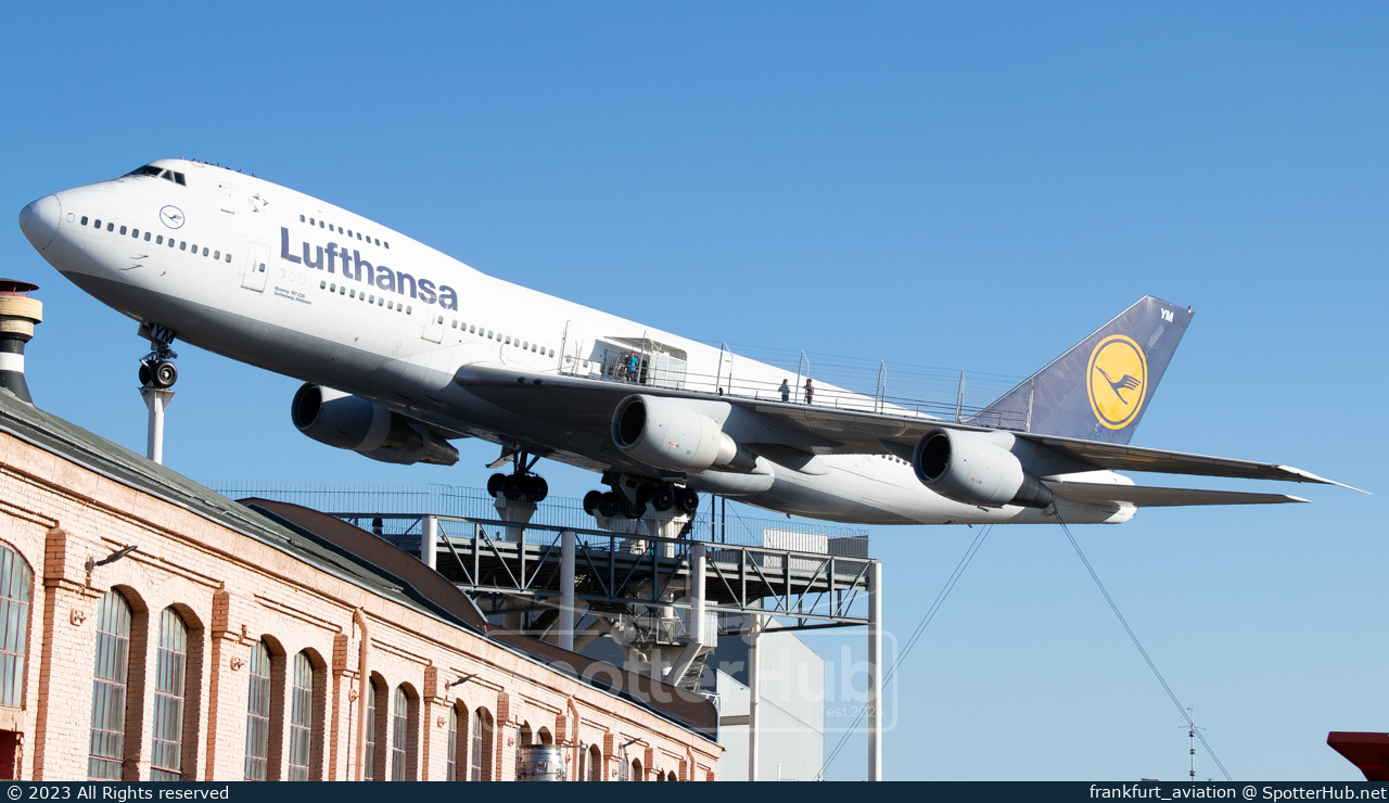 Photo of D-ABYM - Boeing 747-230B(M) operated by Lufthansa