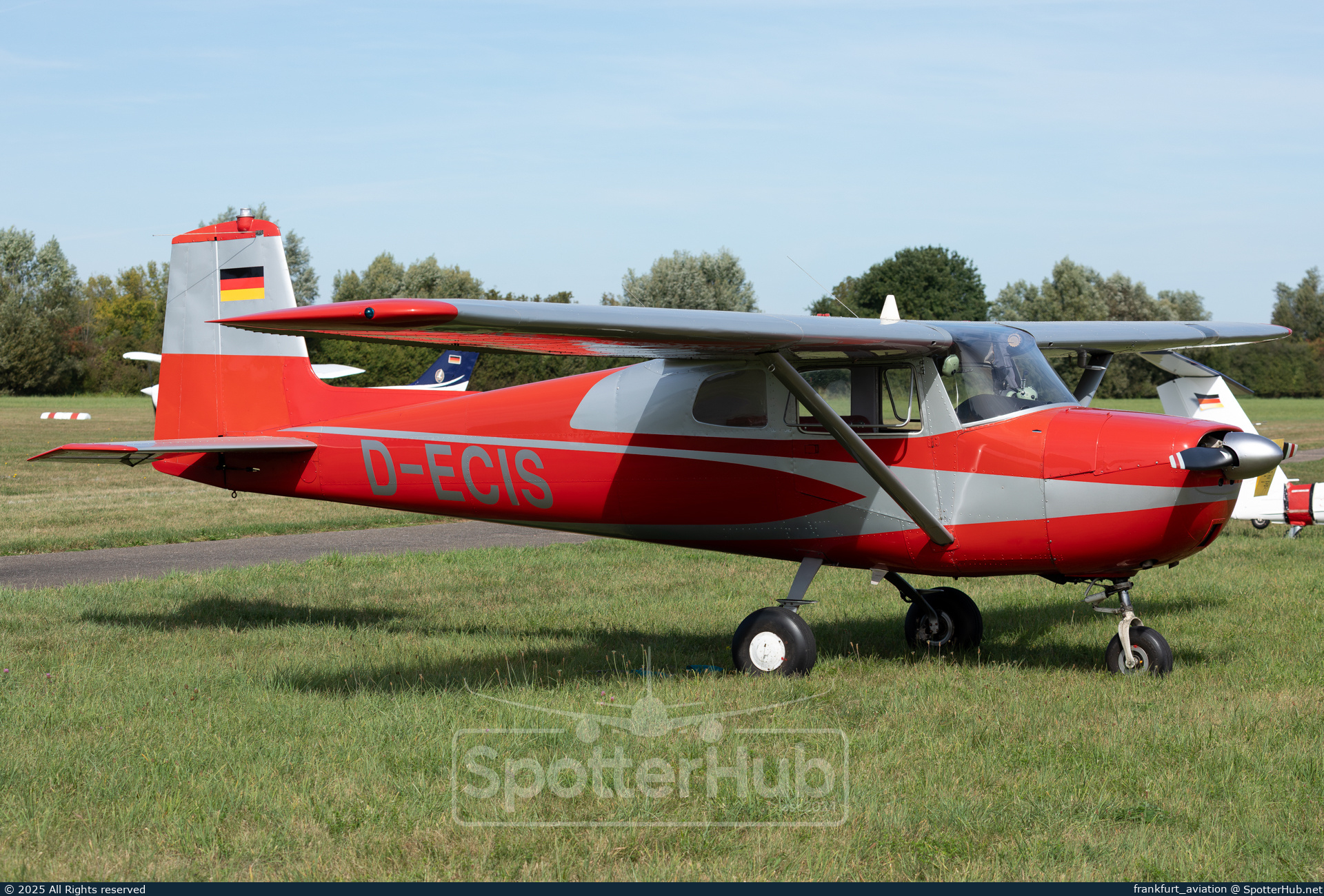 Photo of D-ECIS - Cessna 150B operated by Private