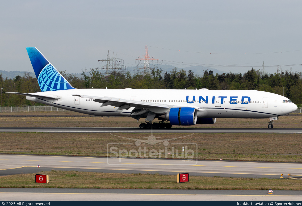 Photo of N77019 - Boeing 777-224(ER) operated by United Airlines