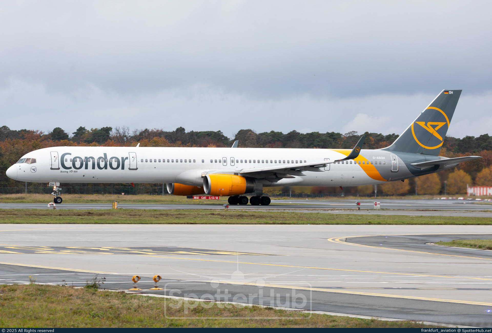 Photo of D-ABOH - Boeing 757-330 operated by Condor