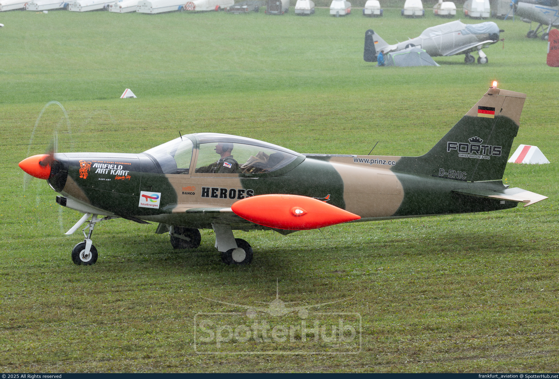 Photo of D-ENIC - SIAI-Marchetti SF.260 operated by Formation Team Niebergall