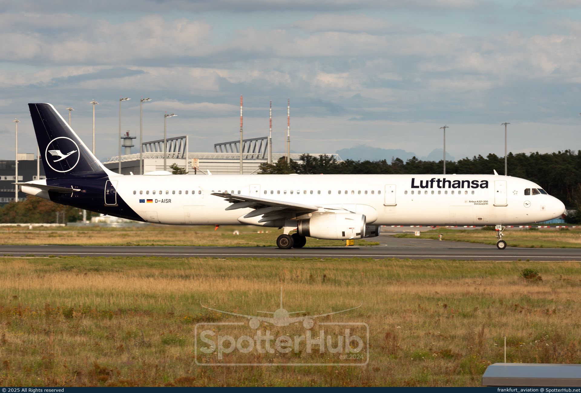 Photo of D-AISR - Airbus A321-231 operated by Lufthansa
