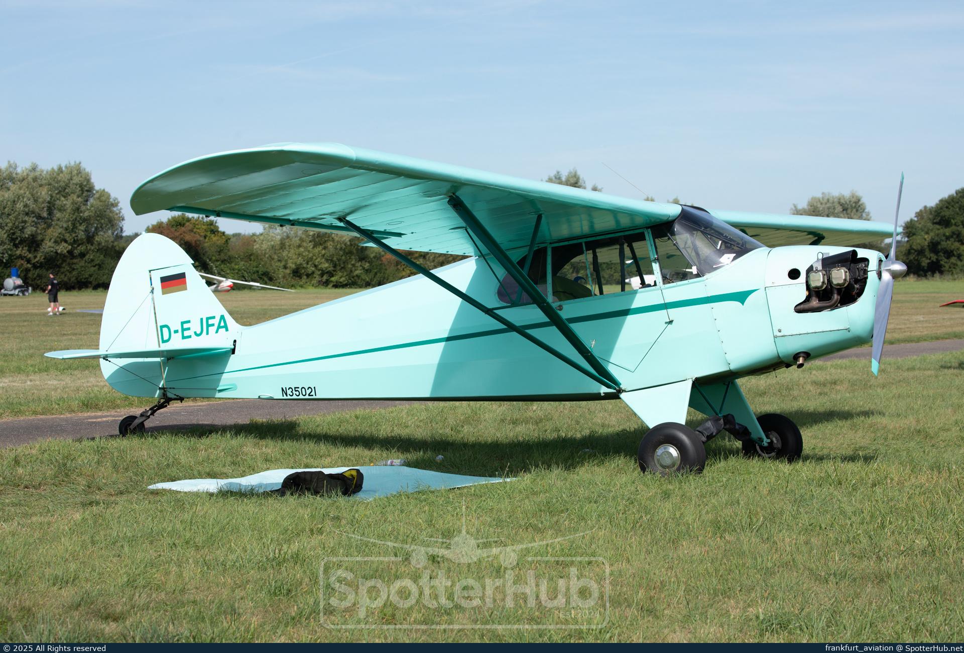 Photo of D-EJFA - Piper J-5A Cub Cruiser operated by Private