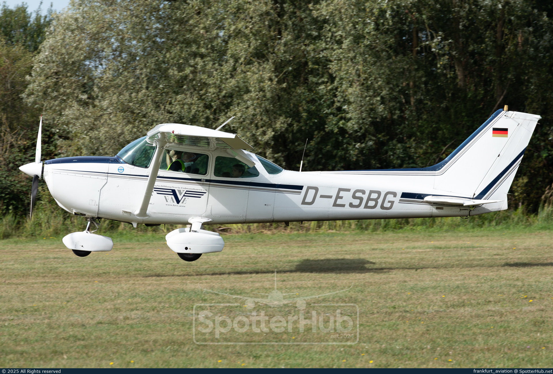 Photo of D-ESBG - Reims-Cessna F172P Skyhawk II operated by Flugausbildungsverein Erdmannhausen