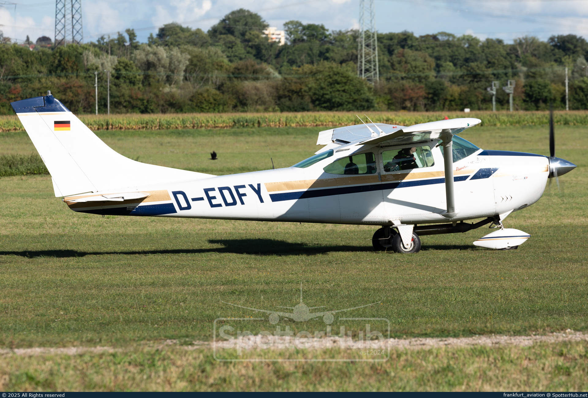 Photo of D-EDFY - Cessna 182H Skylane operated by Aeroclub Walldorf