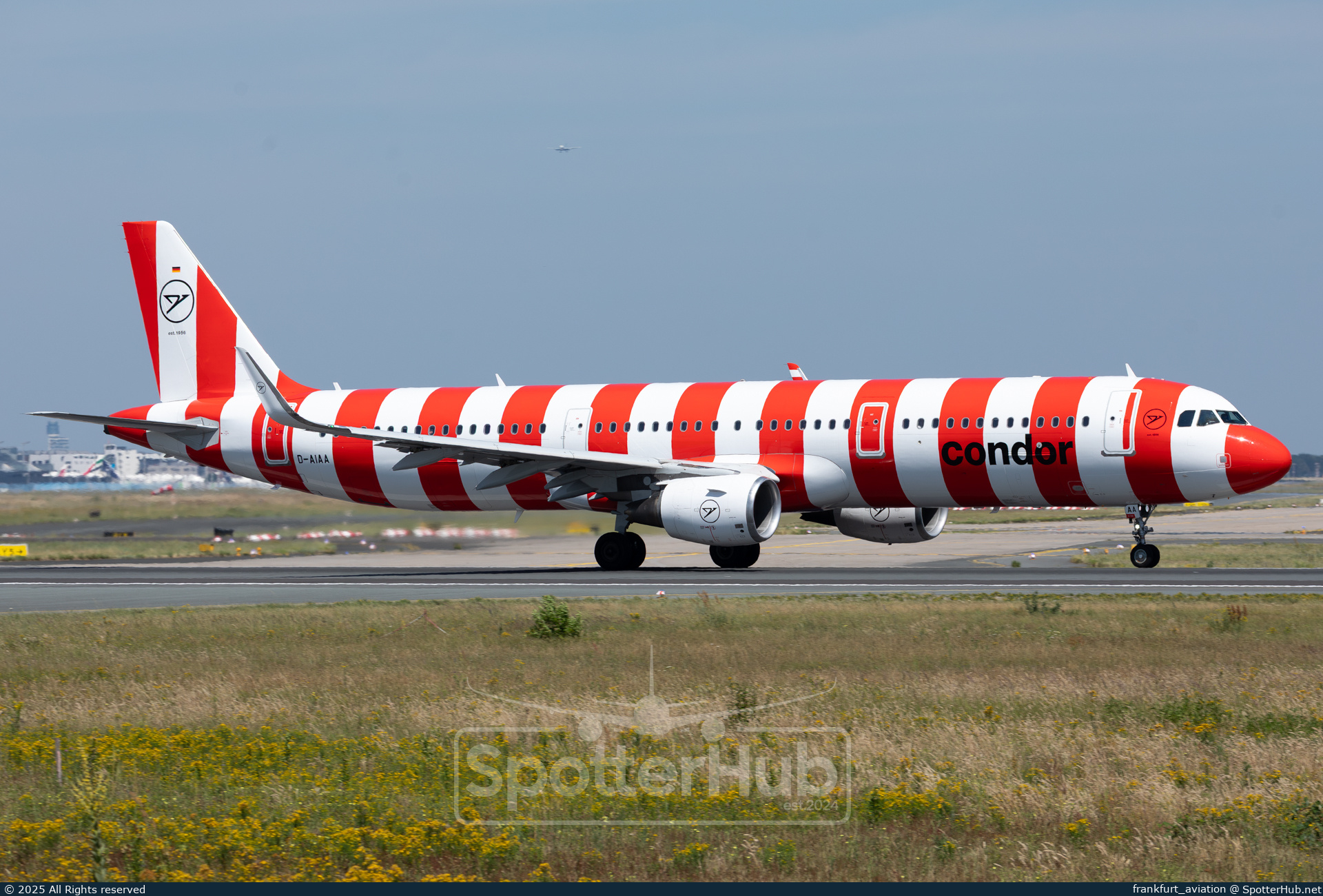 Photo of D-AIAA - Airbus A321-211 operated by Condor