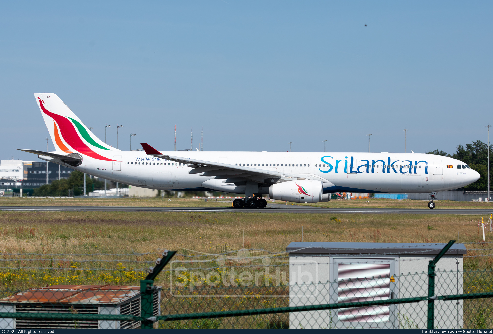 Photo of 4R-ALM - Airbus A330-343 operated by SriLankan Airlines