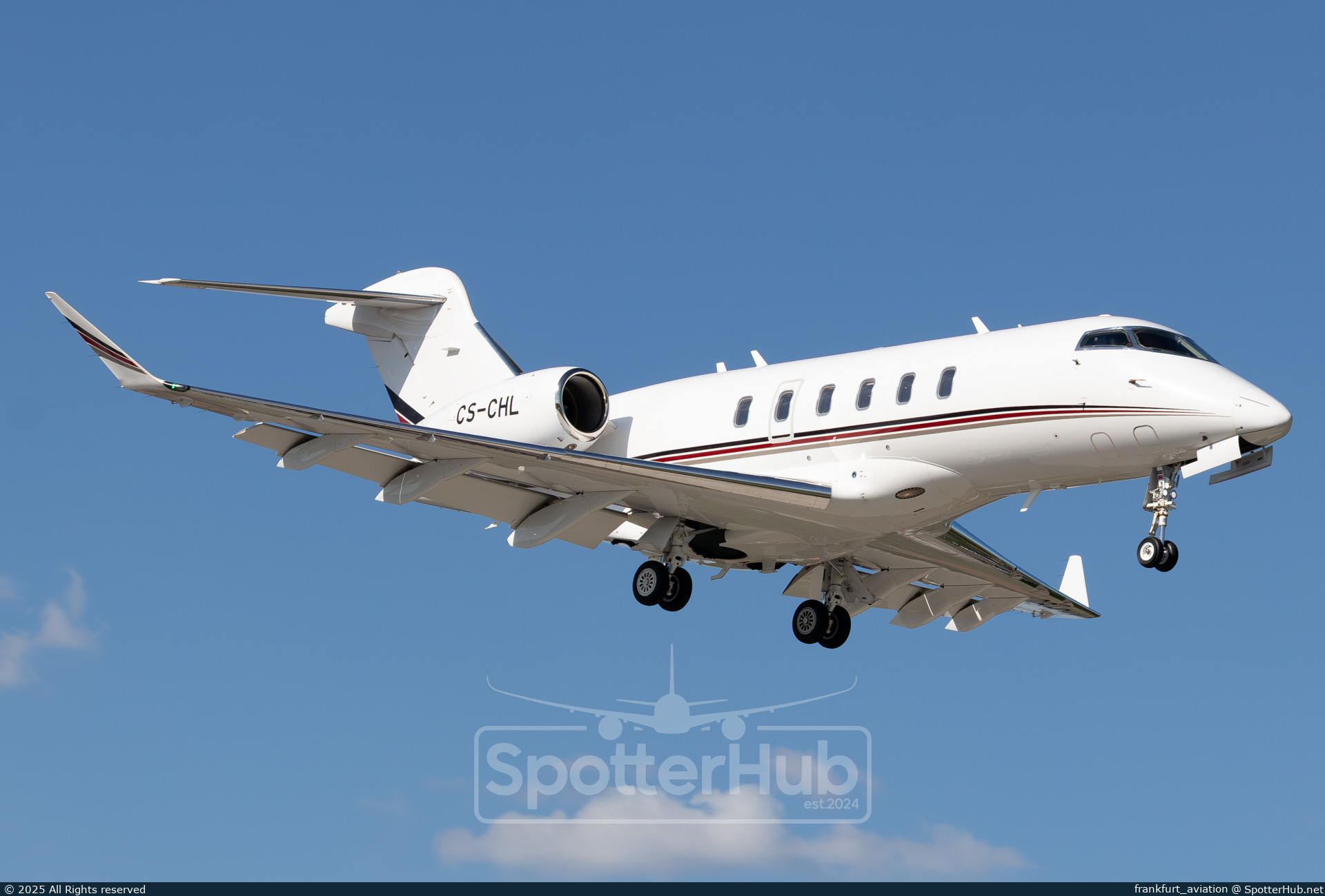 Photo of CS-CHL - Bombardier Challenger 350 operated by NetJets Europe