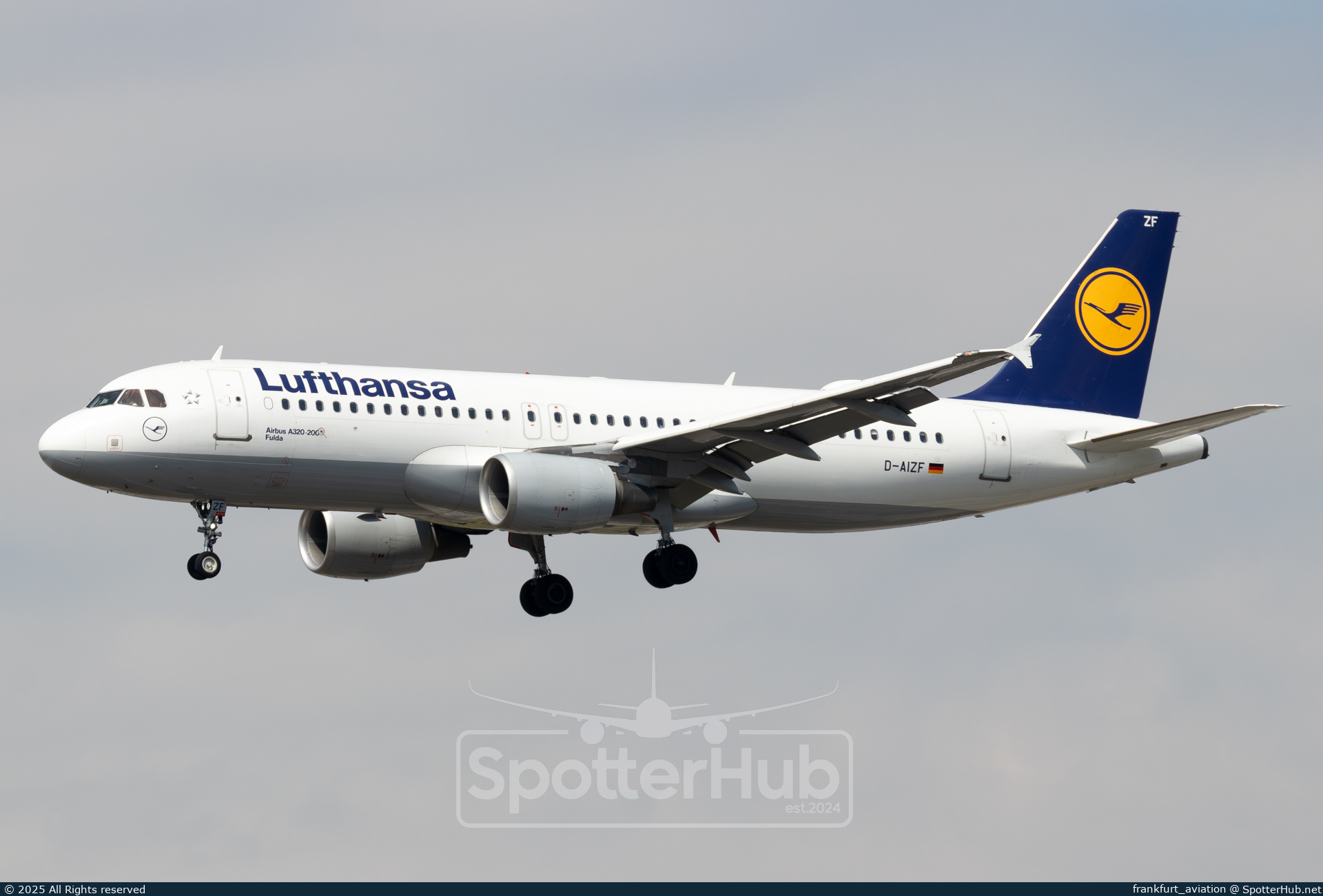 Photo of D-AIZF - Airbus A320-214 operated by Lufthansa