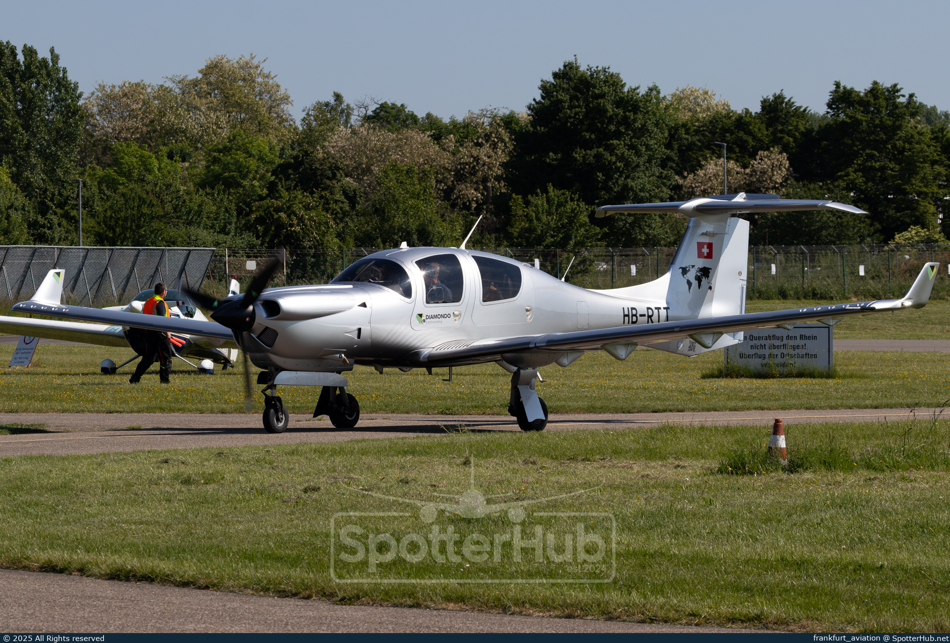 Photo of HB-RTT - Diamond DA50 RG operated by Private