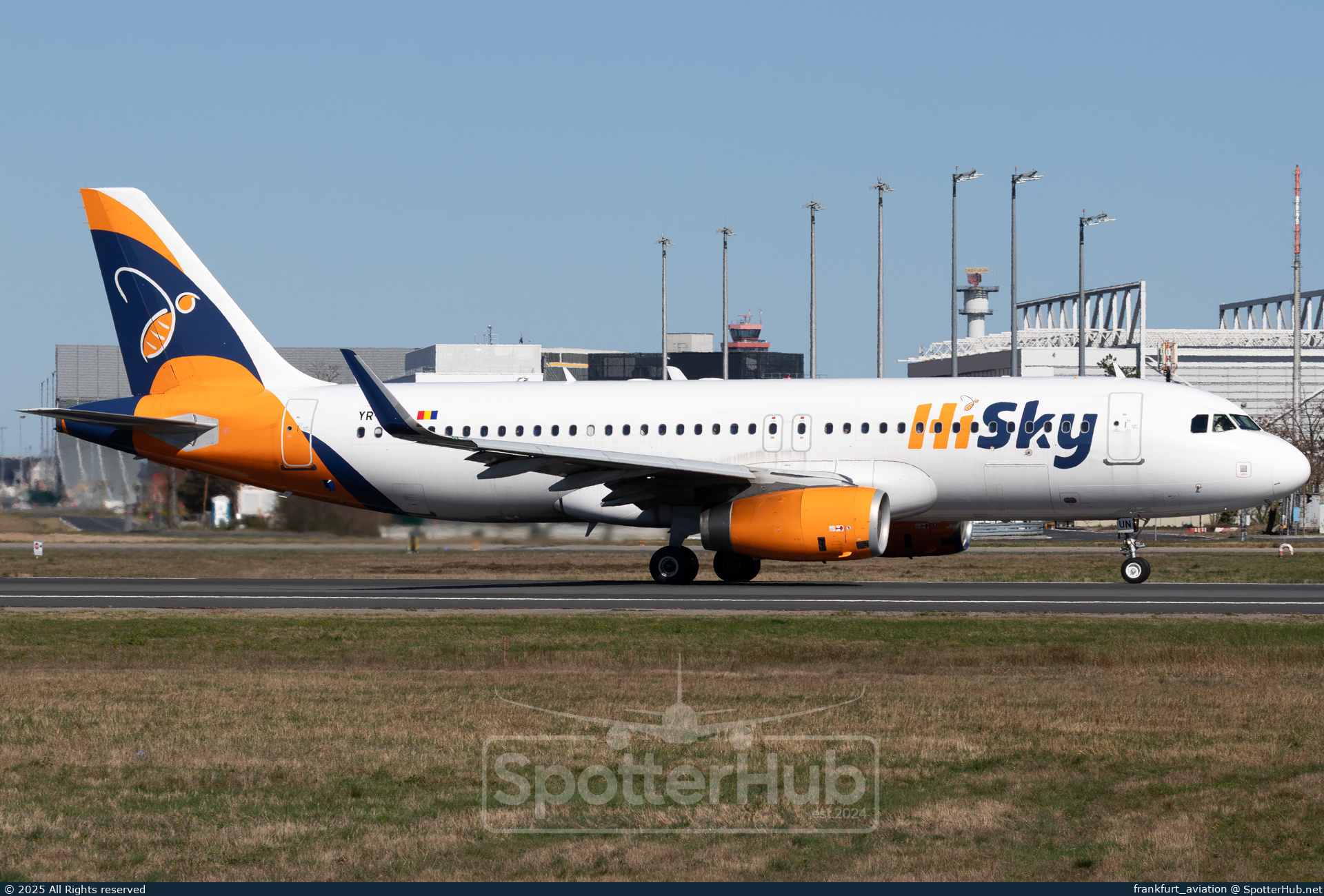 Photo of YR-SUN - Airbus A320-232 operated by HiSky Europe